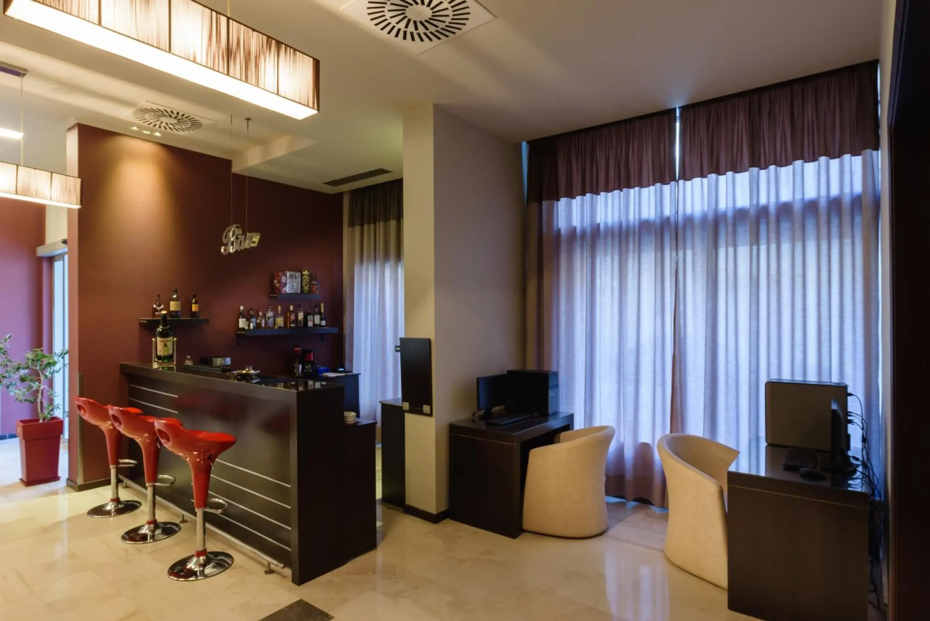 Lounge or bar, TV/Entertainment Center in Park Hotel