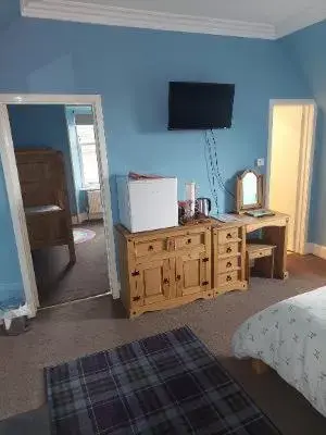 Bedroom, TV/Entertainment Center in Bank House