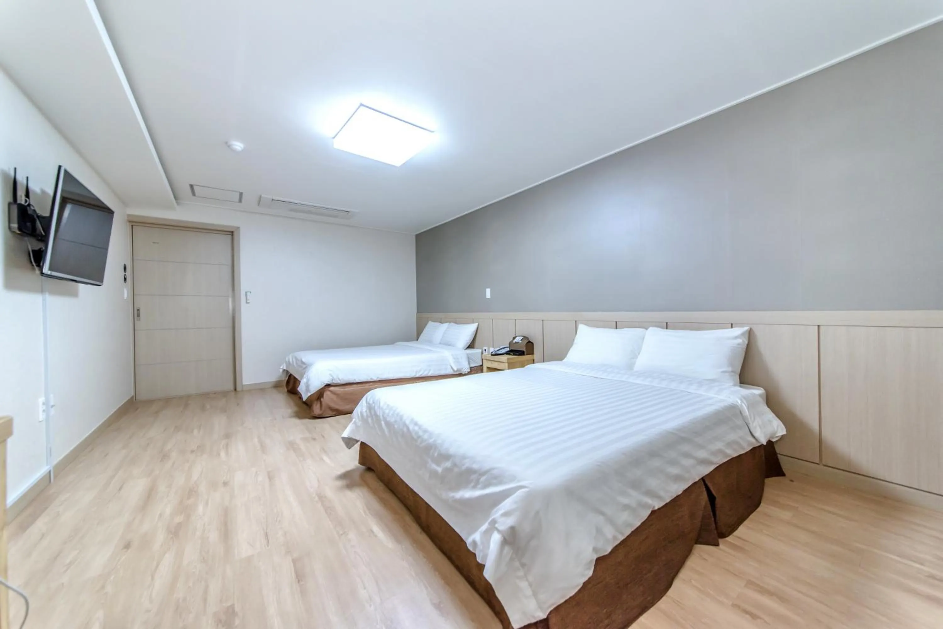 Bedroom, Bed in Jungmoon City Hotel & J-hill Hotel