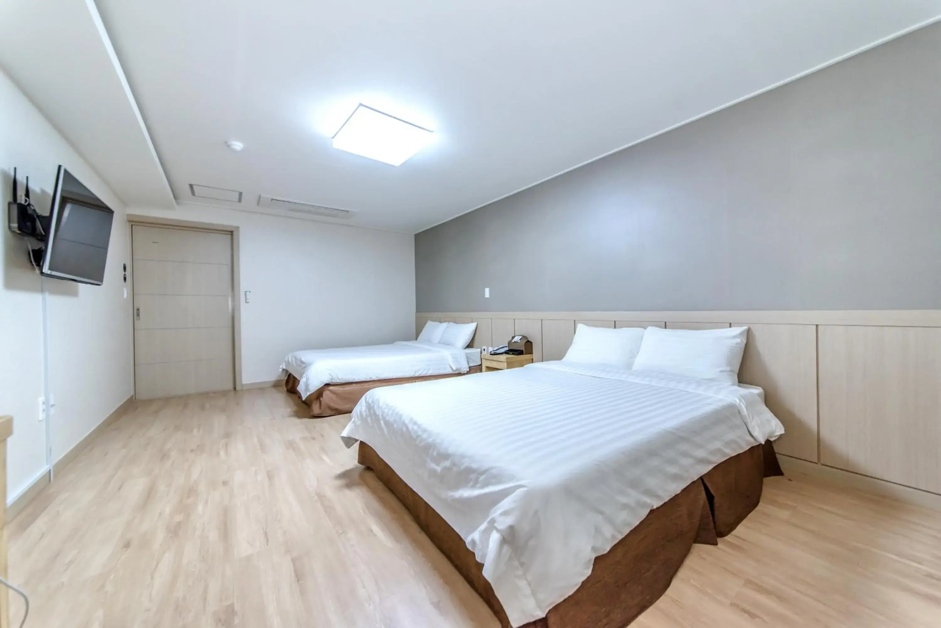 Bedroom, Bed in Jungmoon City Hotel