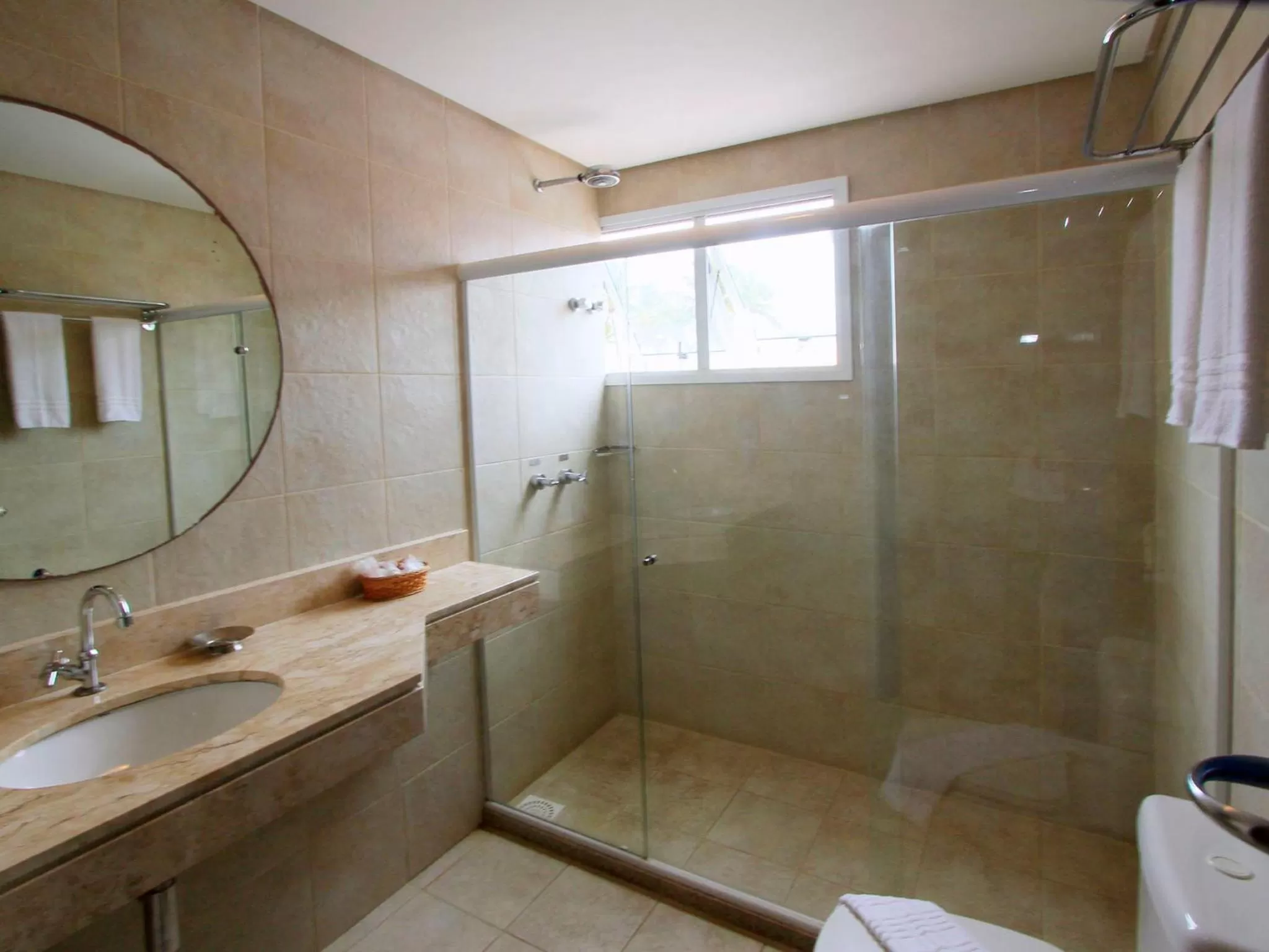 Bathroom in Farol de Itapuã Praia Hotel
