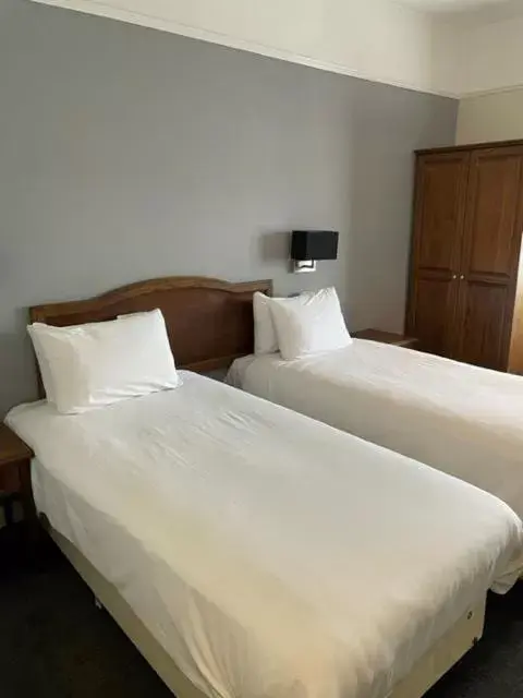 Bed in Lion Hotel