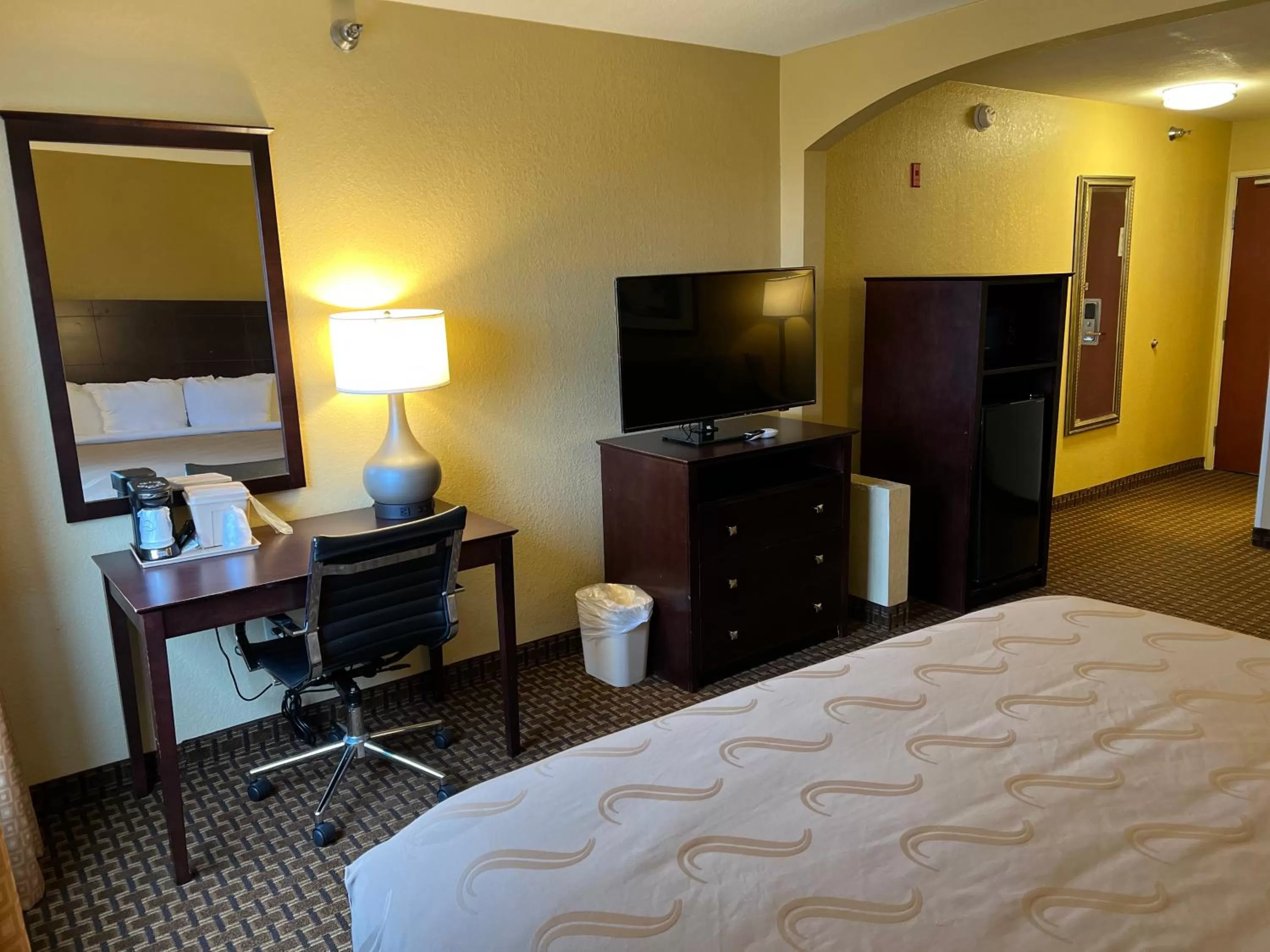 TV and multimedia, Bed in Quality Inn Des Moines North