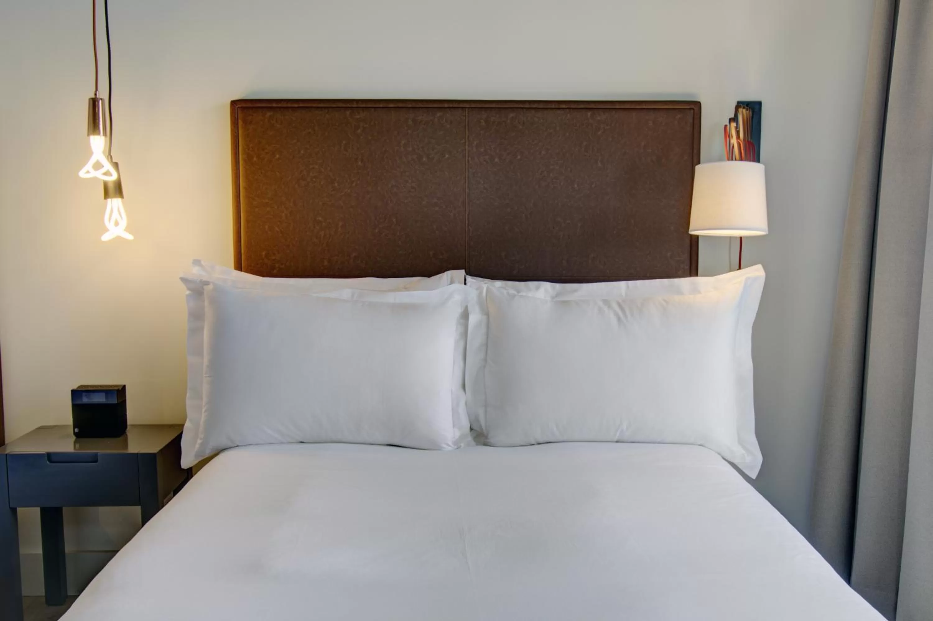 Spring, Bed in Boro Hotel