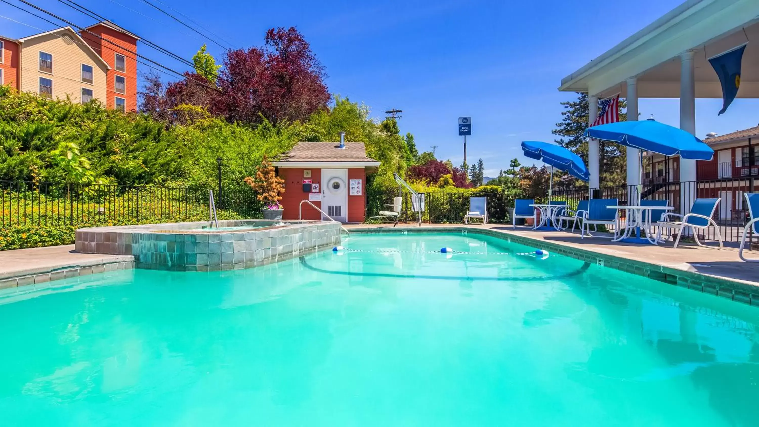 Swimming Pool in Best Western Grants Pass Inn