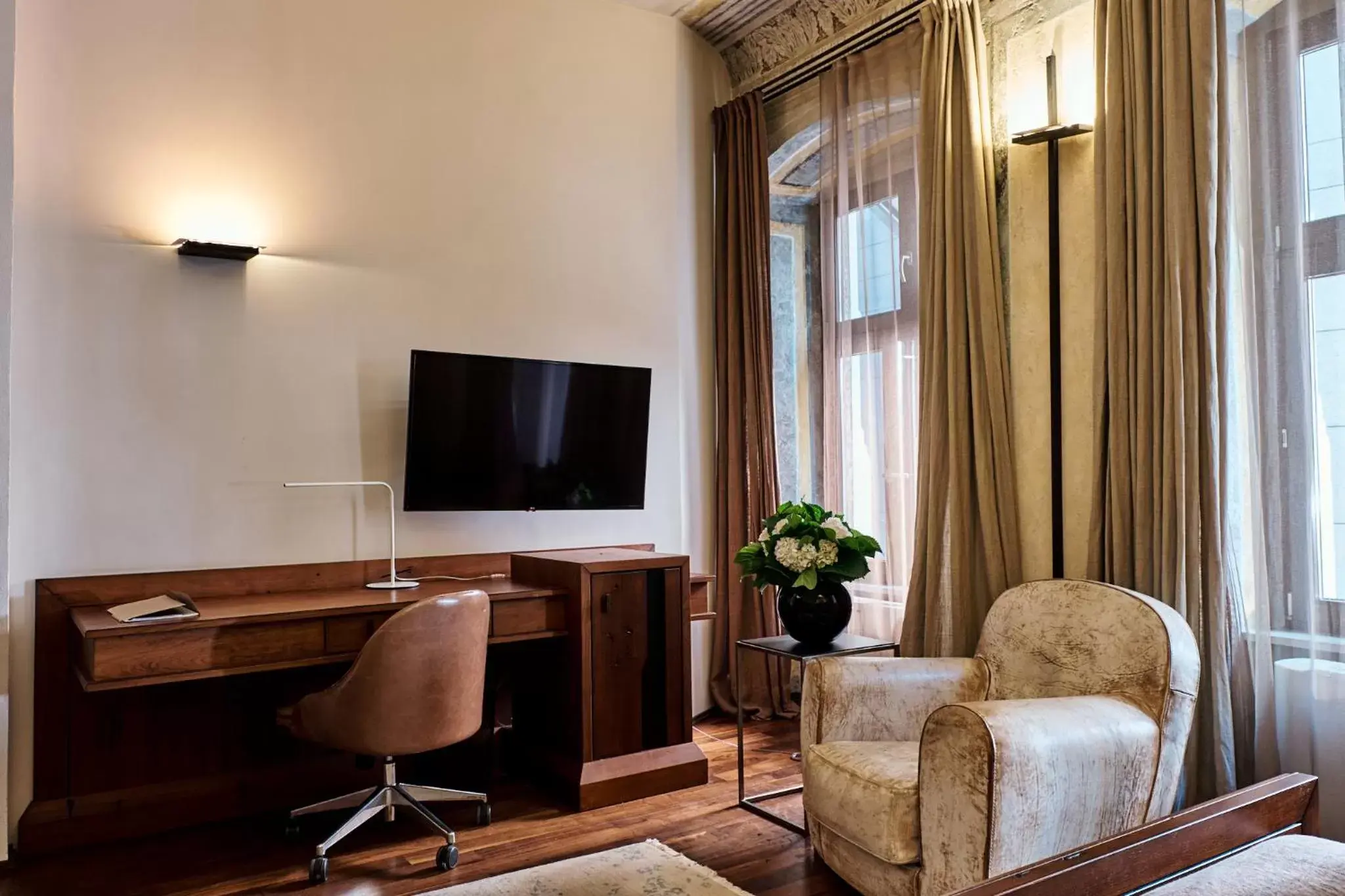 TV and multimedia, TV/Entertainment Center in Hotel Stary