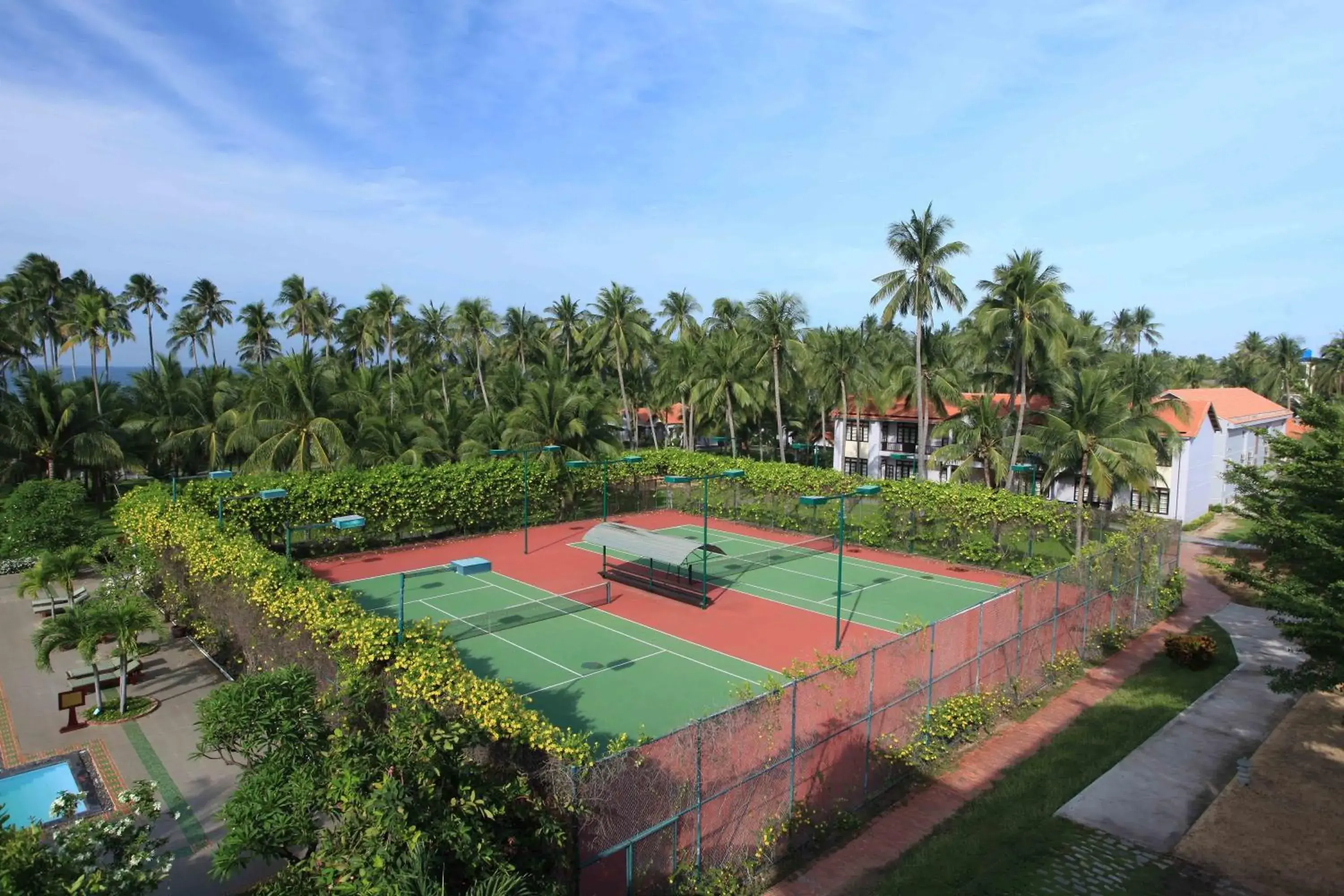 Tennis court in Muine Century Beach Resort & Spa