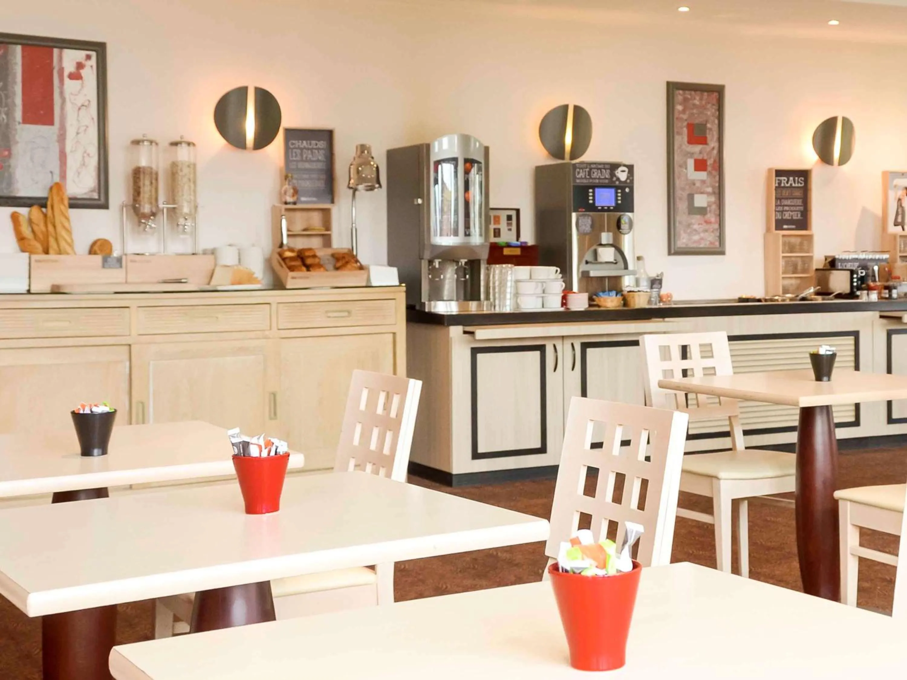 Restaurant/places to eat in Hôtel Ibis Nevers