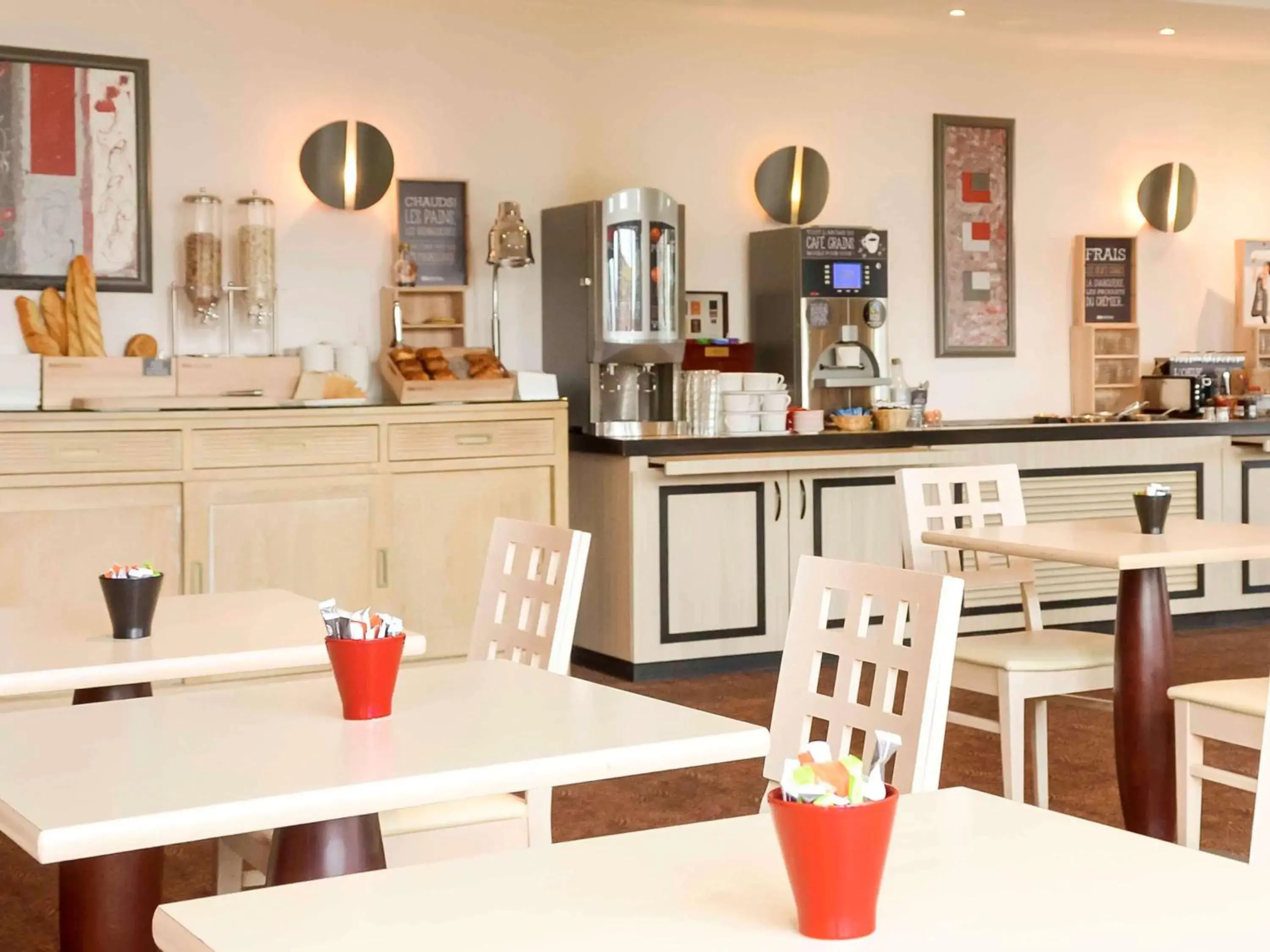 Restaurant/Places to Eat in Hôtel Ibis Nevers
