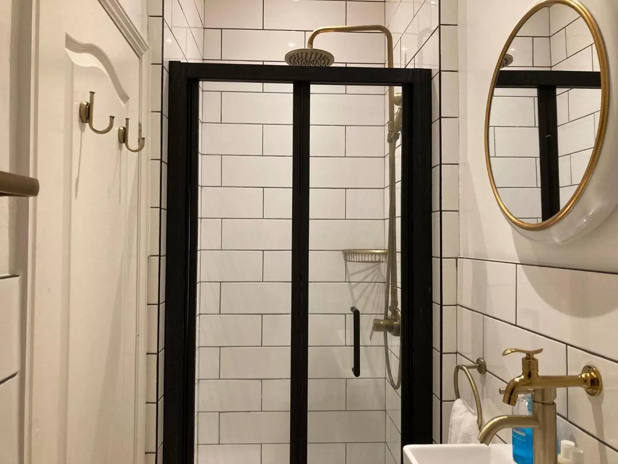 Shower, Bathroom in 15 Grosvenor