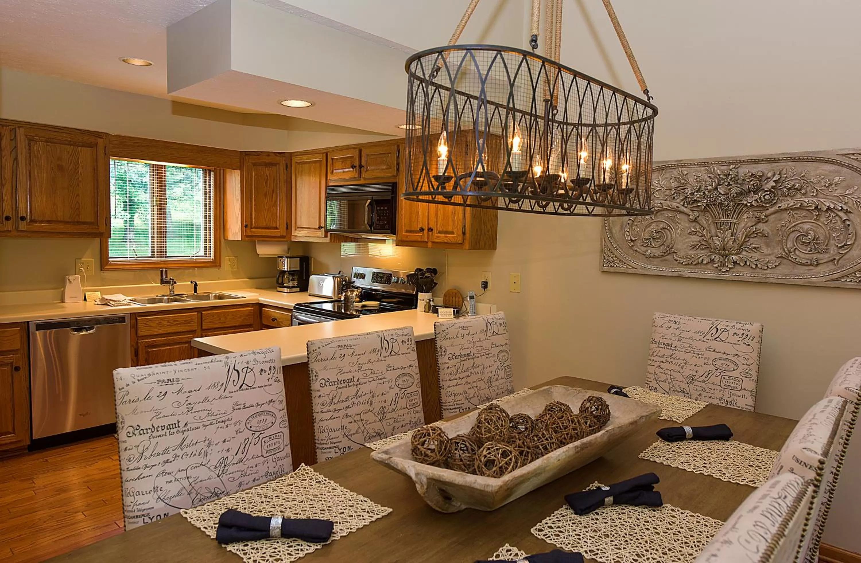 Dining area, Kitchen/Kitchenette in Chetola Resort Condominiums