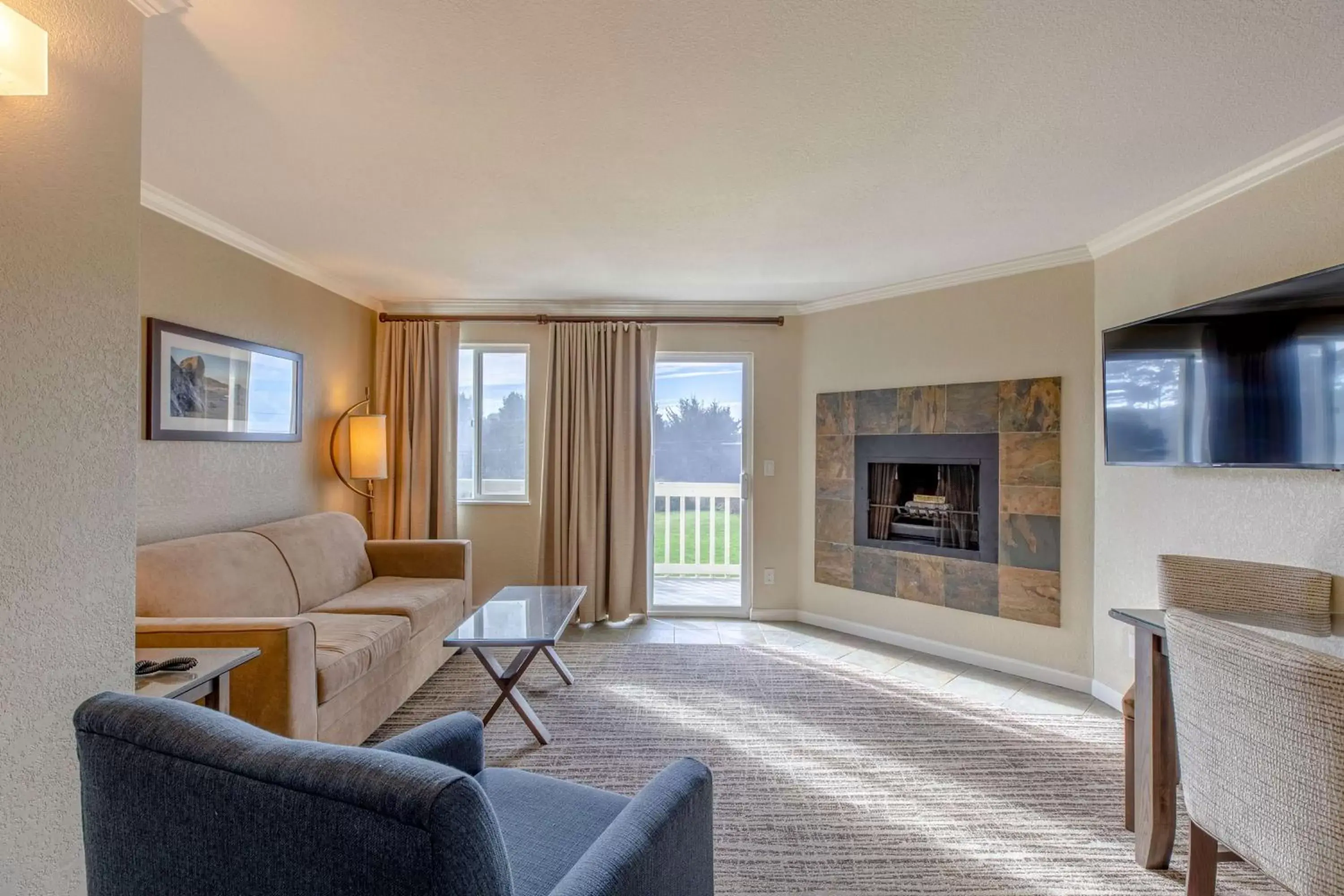 Photo of the whole room, Seating Area in Best Western Inn at Face Rock