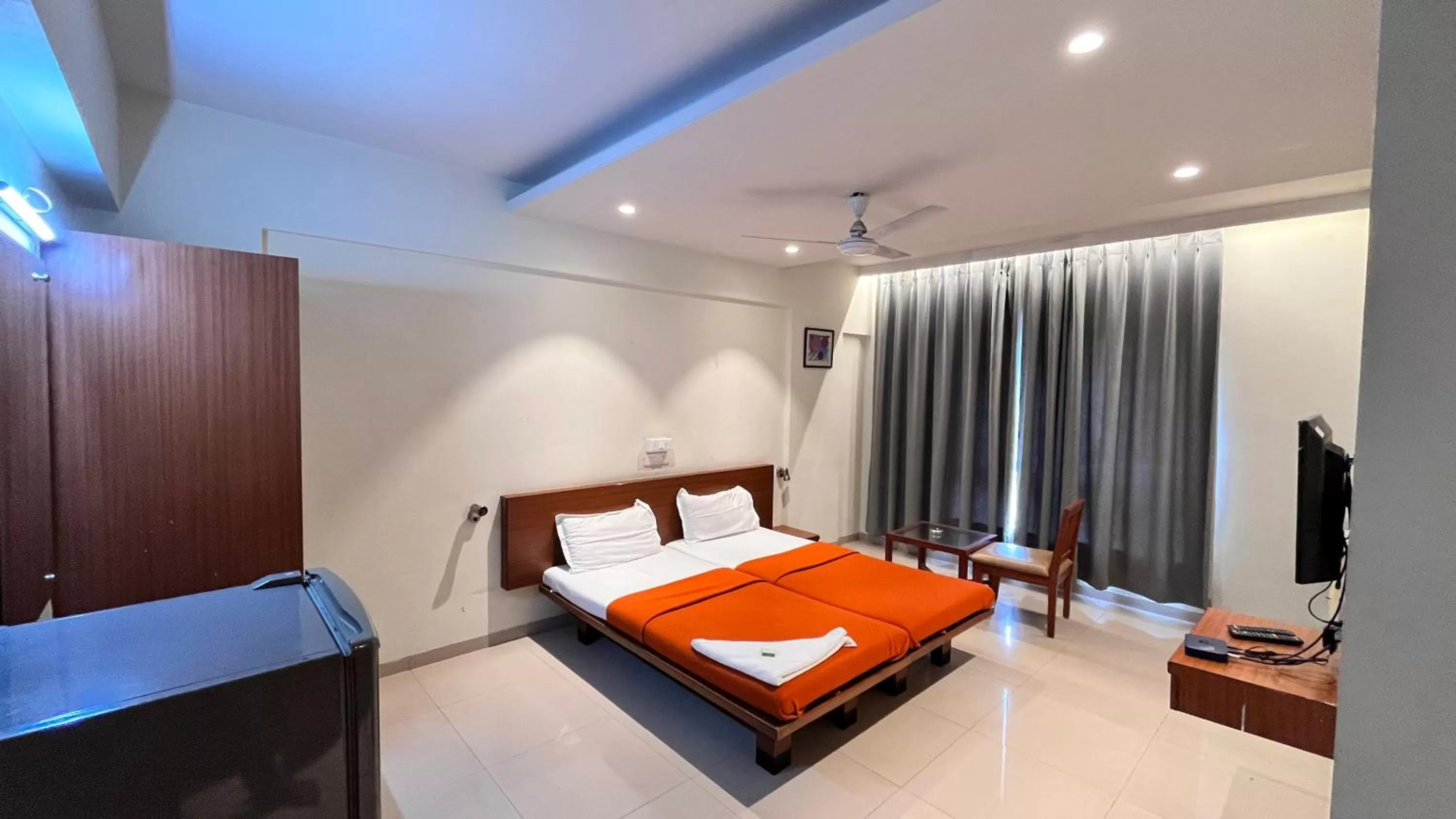 Bed in Hotel Sumanchandra Suites