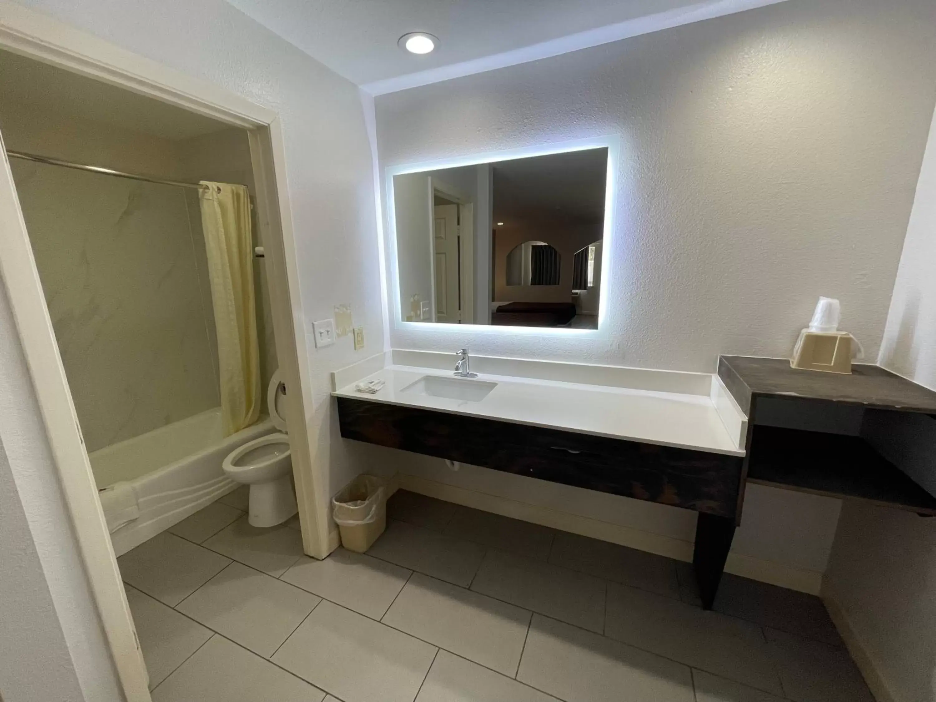 Bathroom in Motel 6 Houston, TX - I-10 West