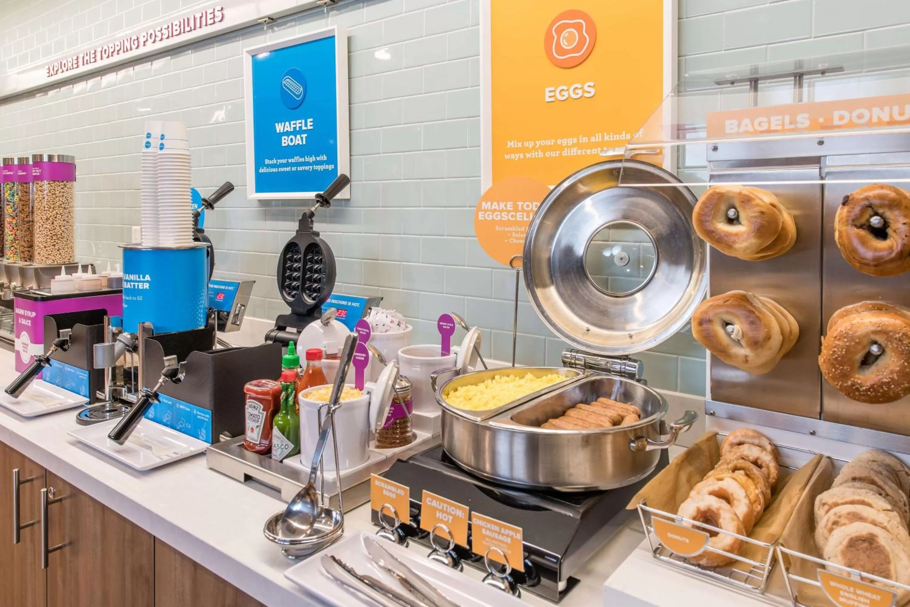 Dining area in Tru by Hilton Fayetteville I-95