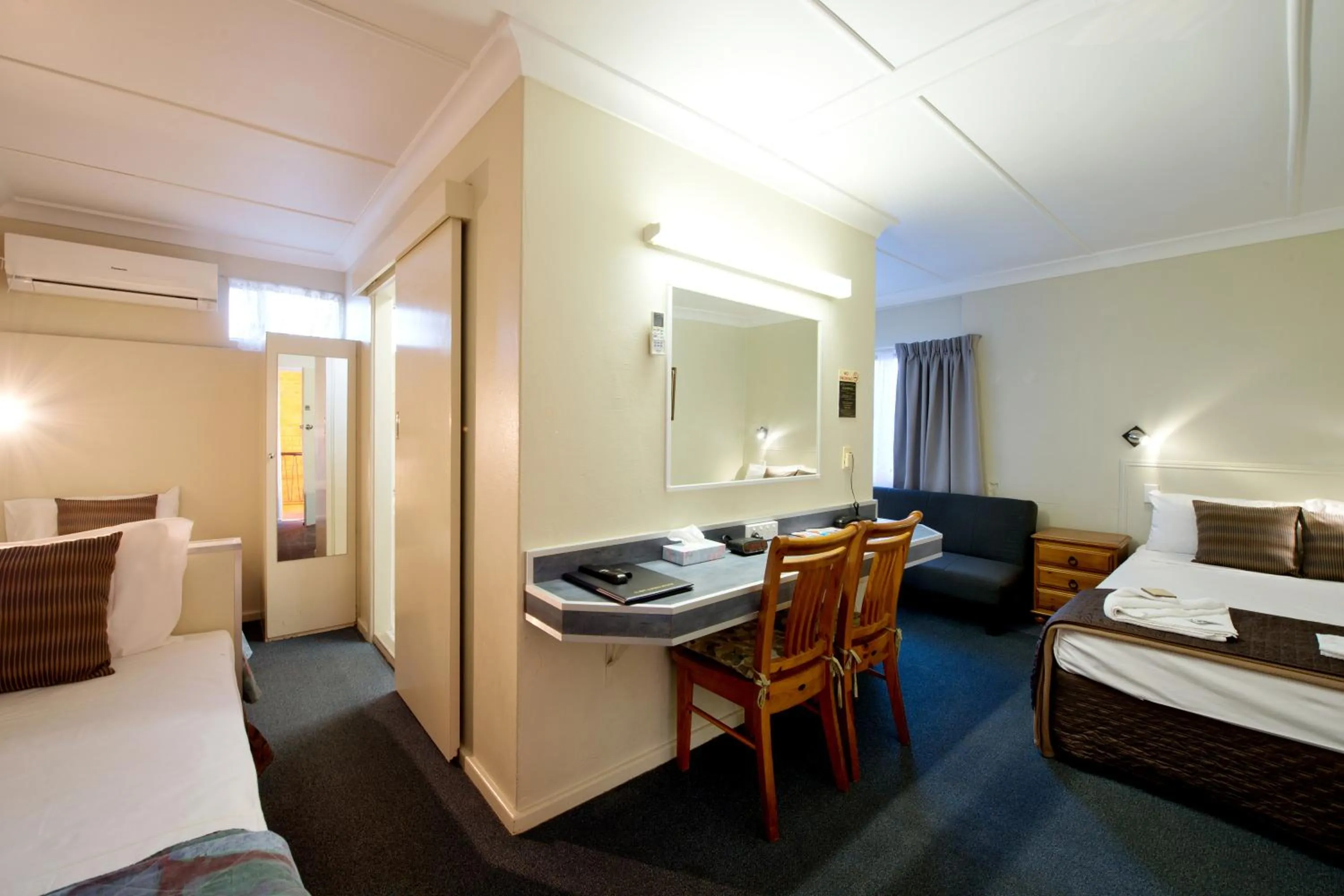 Photo of the whole room, Bed in Mineral Sands Motel