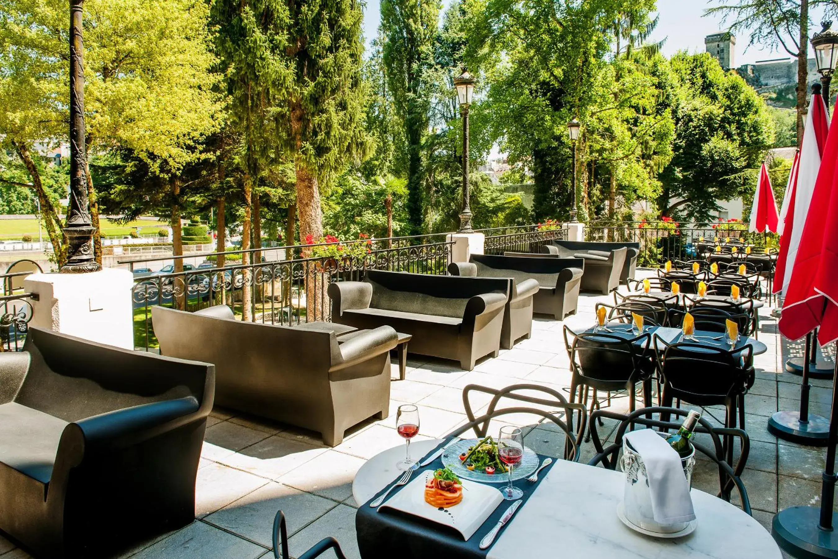 Patio, Restaurant/Places to Eat in Grand Hotel Gallia & Londres