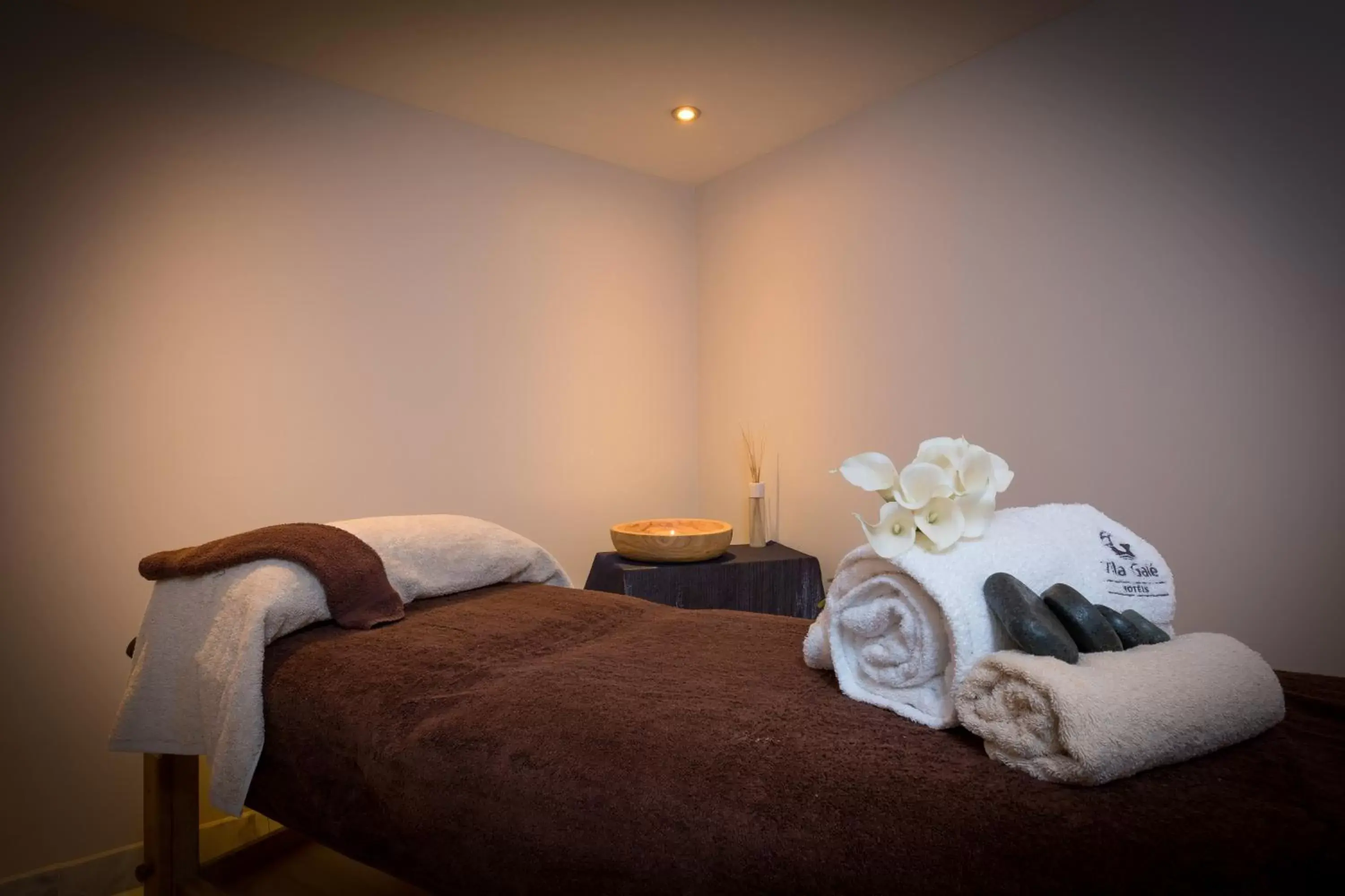 Massage, Bed in Vila Galé Estoril Massage, Bed in Vila Galé Estoril