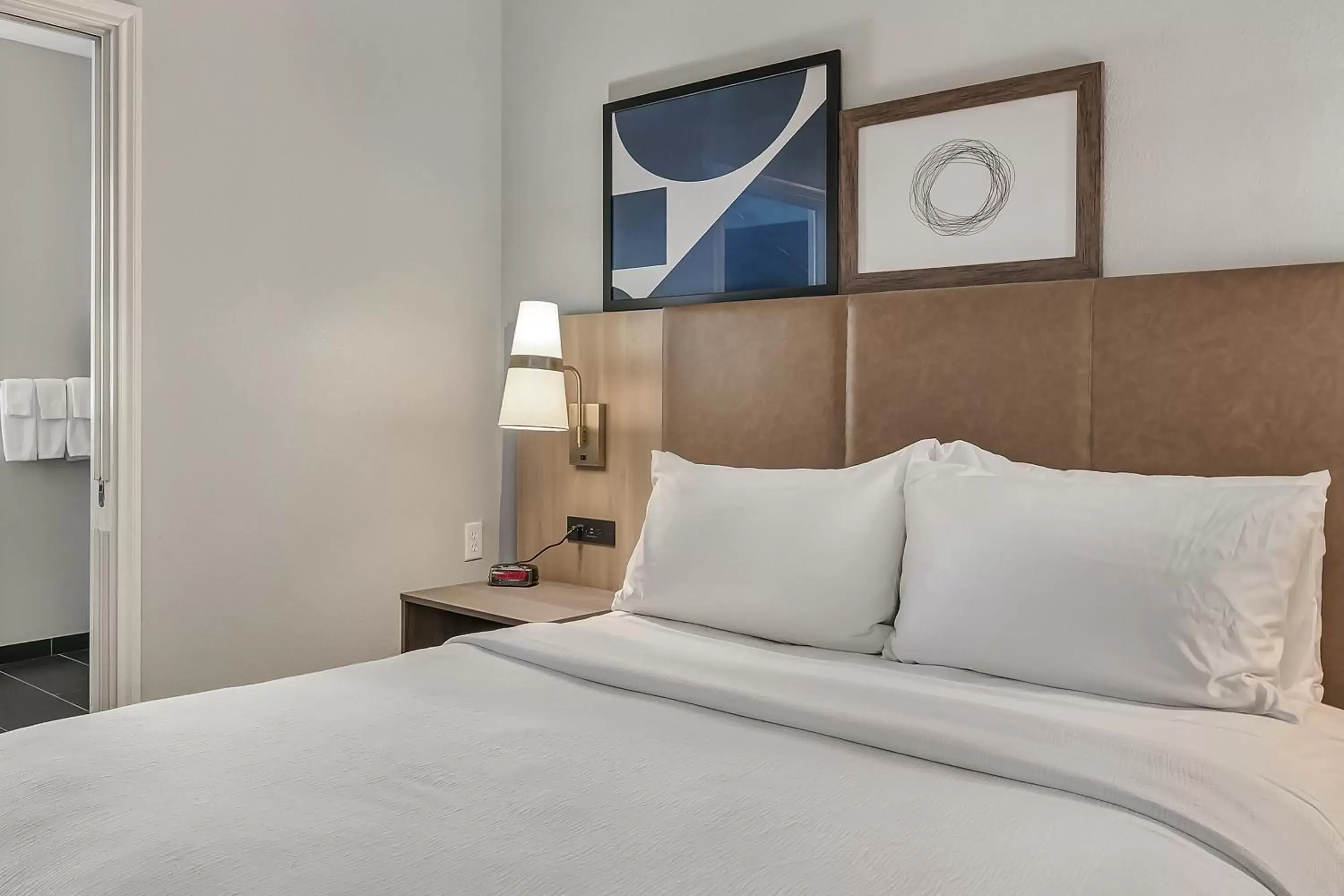 Bedroom, Bed in Staybridge Suites Tyler University Area, an IHG Hotel