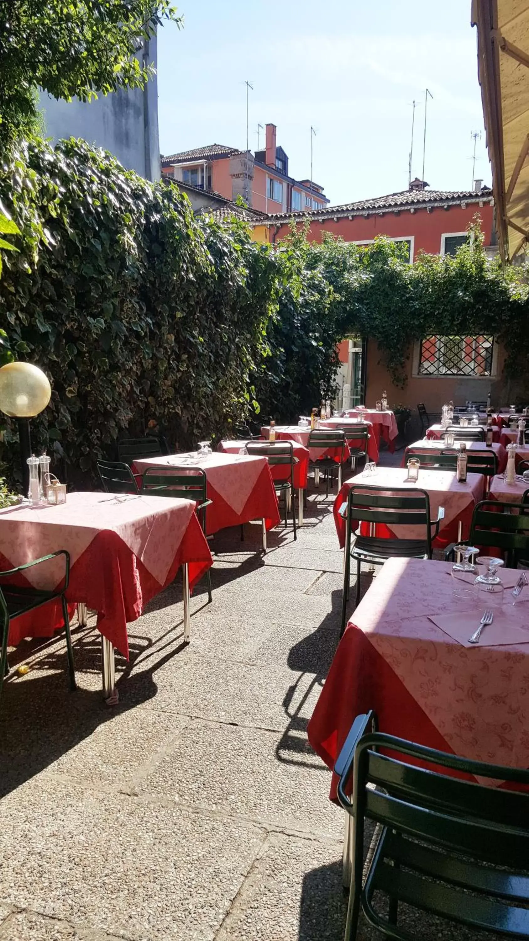 Restaurant/Places to Eat in Messner Palace