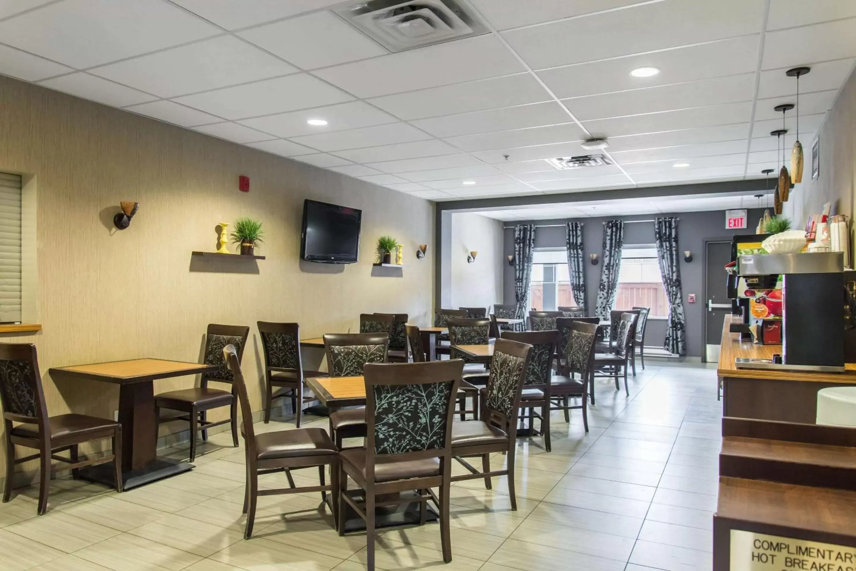 Restaurant/Places to Eat in MainStay Suites Winnipeg