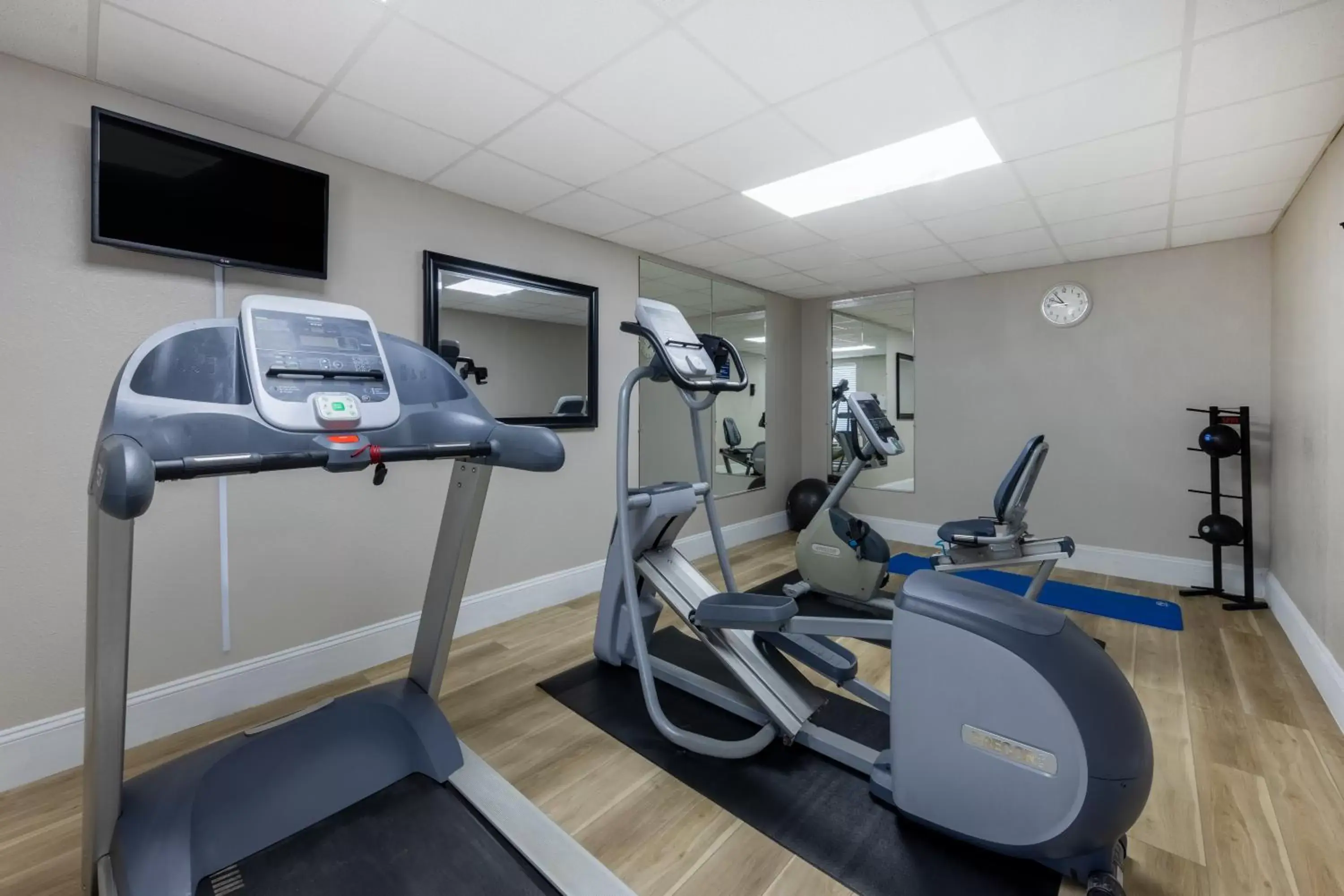 Fitness Center/Facilities in Days Inn & Suites by Wyndham Fort Bragg/Cross Creek Mall