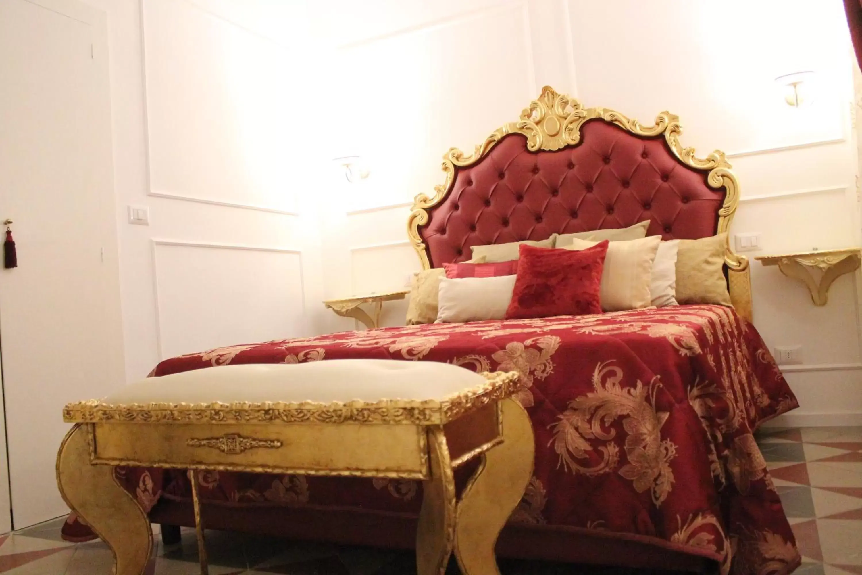 Bed in DONNA LUCREZIA b&b Boutique Hotel Style