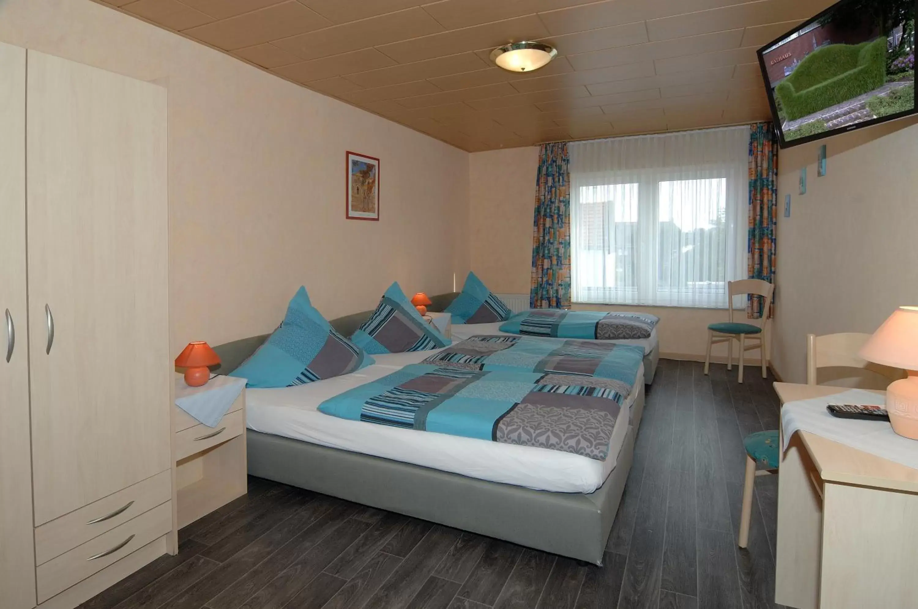 Triple Room with Bathroom - single occupancy in Gasthof zum Siegburger Triple Room with Bathroom - single occupancy in Gasthof zum Siegburger