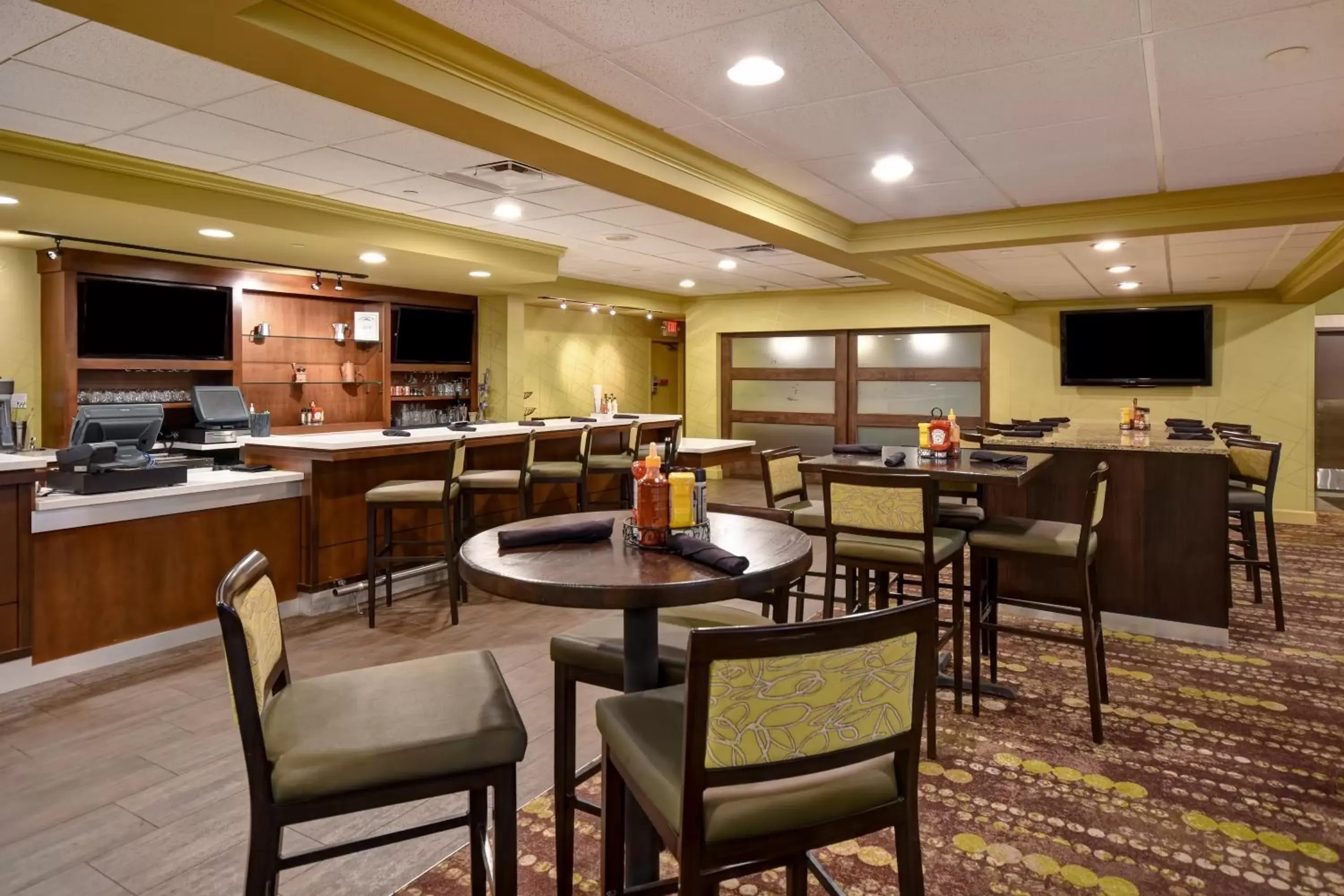 Restaurant/Places to Eat in Holiday Inn Cincinnati-Riverfront, an IHG Hotel