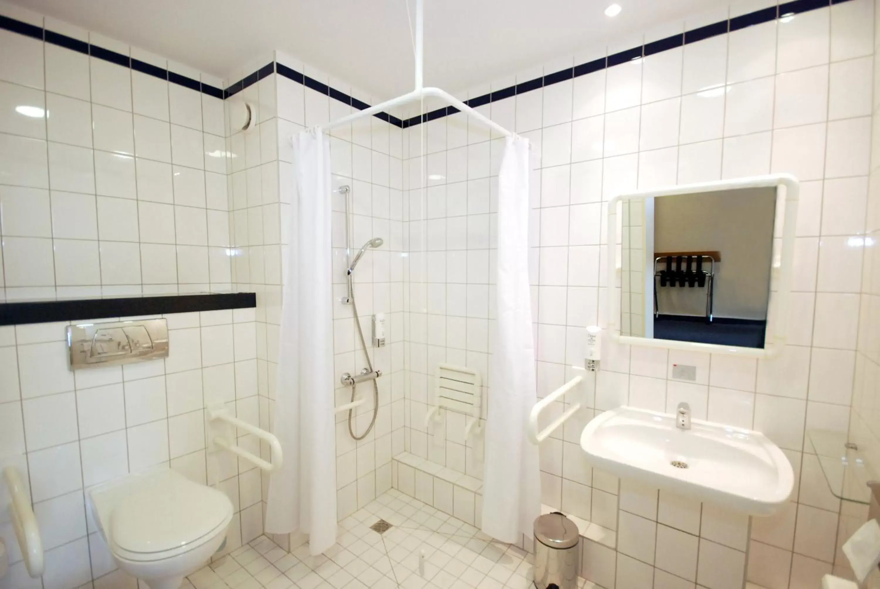 Bathroom in Express Kraków Hotel