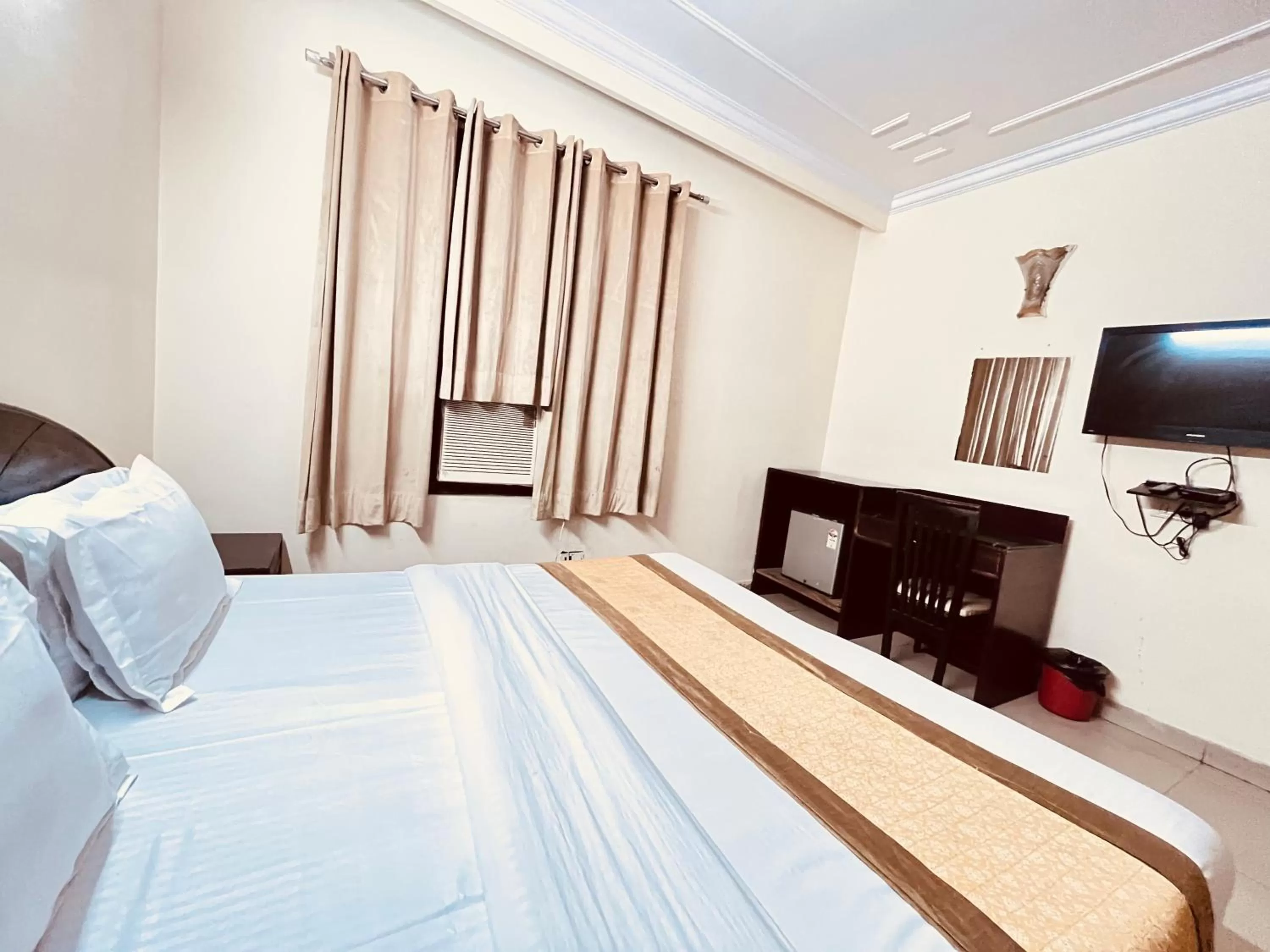 Communal lounge/ TV room in Ashoka Hotel Karol Bagh Delhi