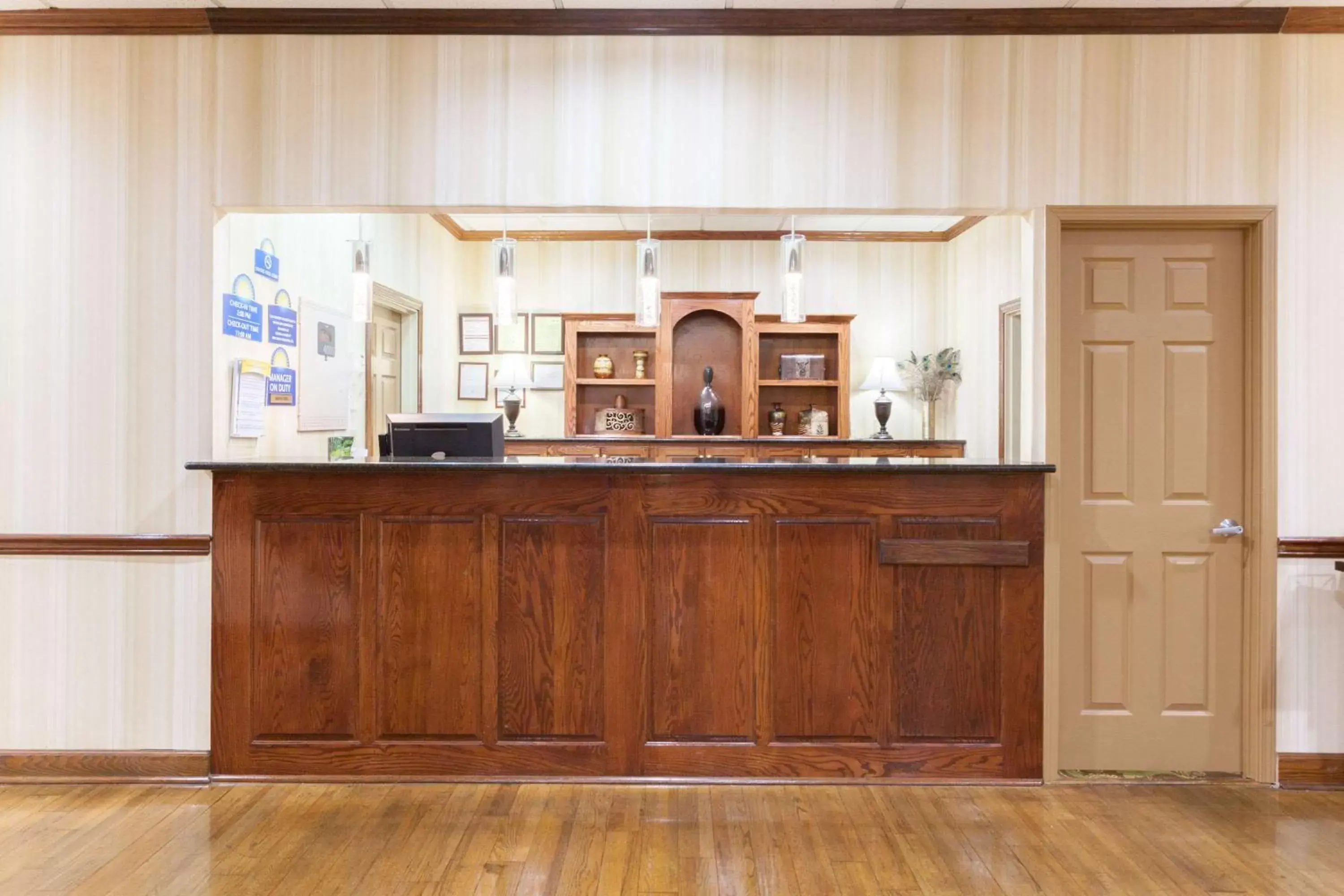 Lobby or reception, Lobby/Reception in Days Inn & Suites by Wyndham Tucker/Northlake