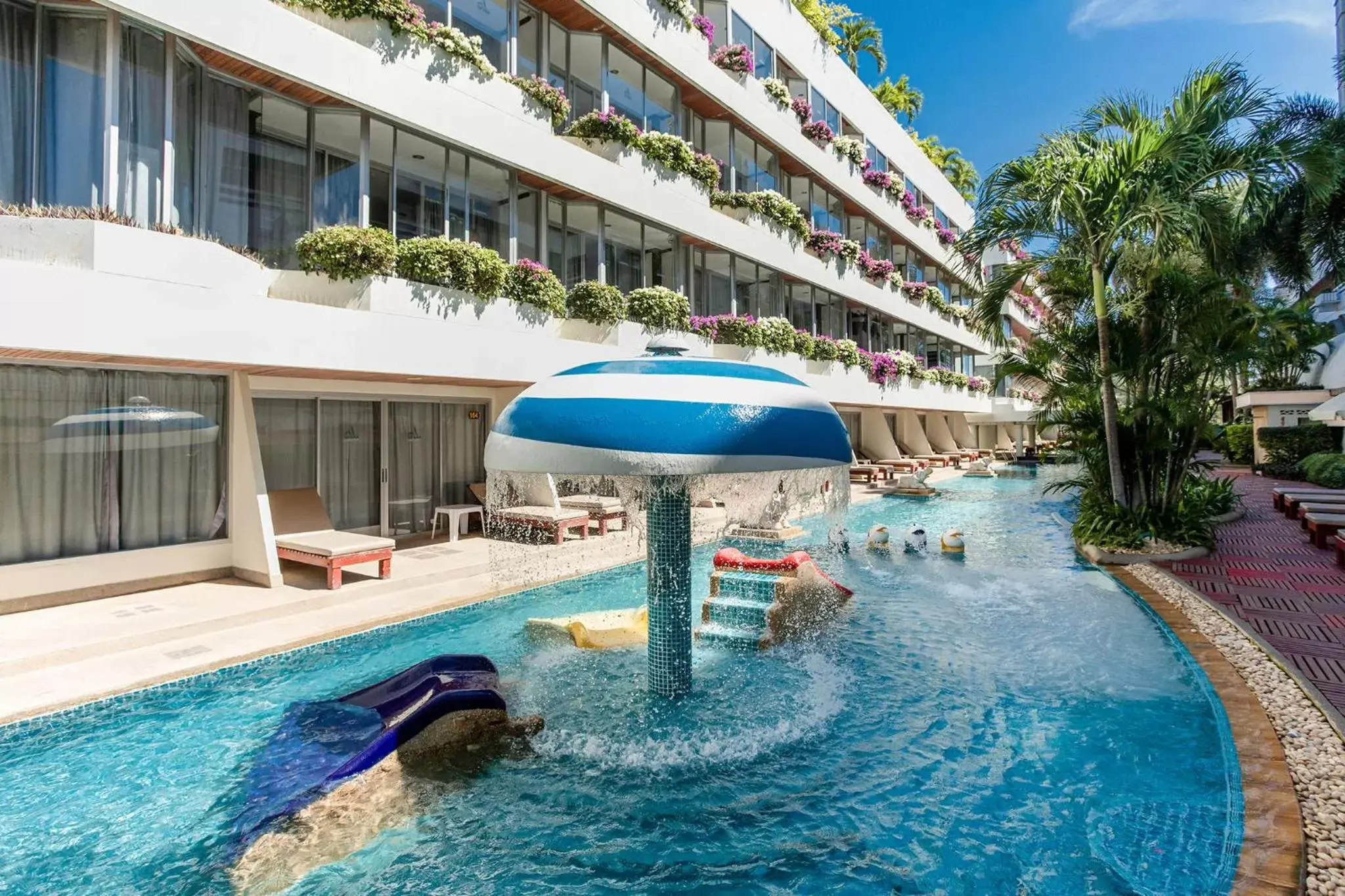 Swimming Pool in Methavalai Hotel