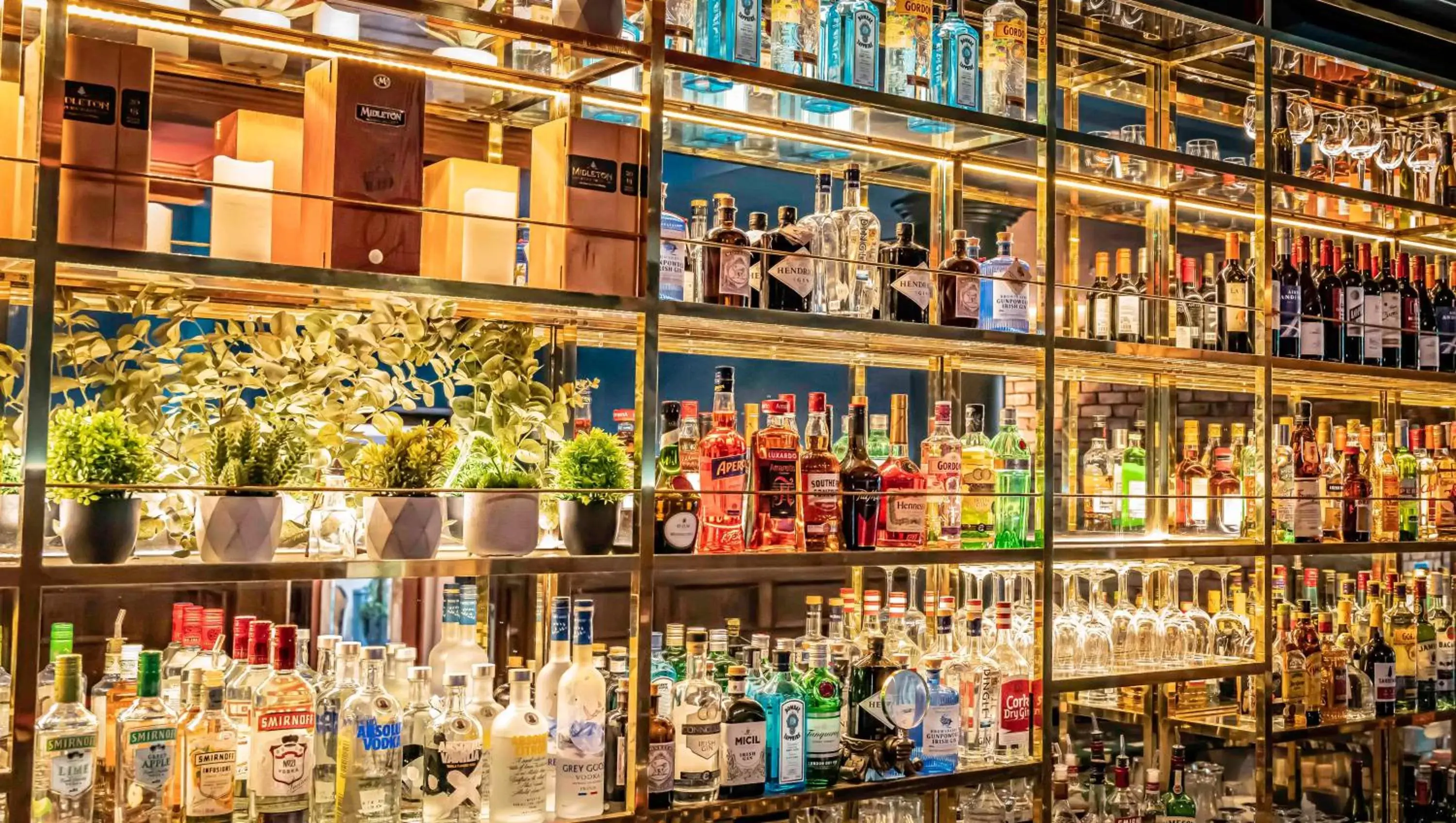 Lounge or bar in Eyre Square Hotel Lounge or bar in Eyre Square Hotel