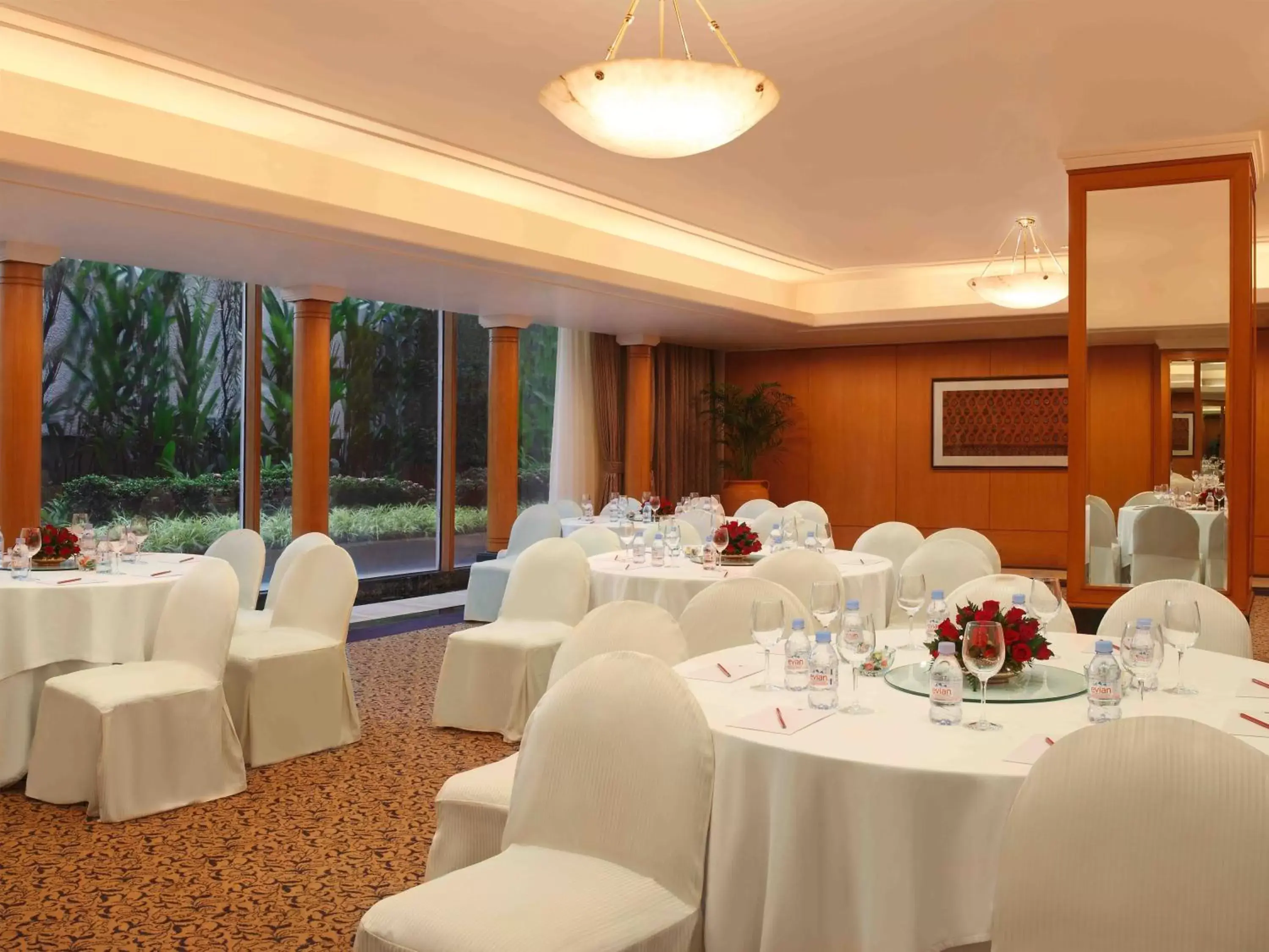 Restaurant/places to eat, Banquet Facilities in Trident Nariman Point