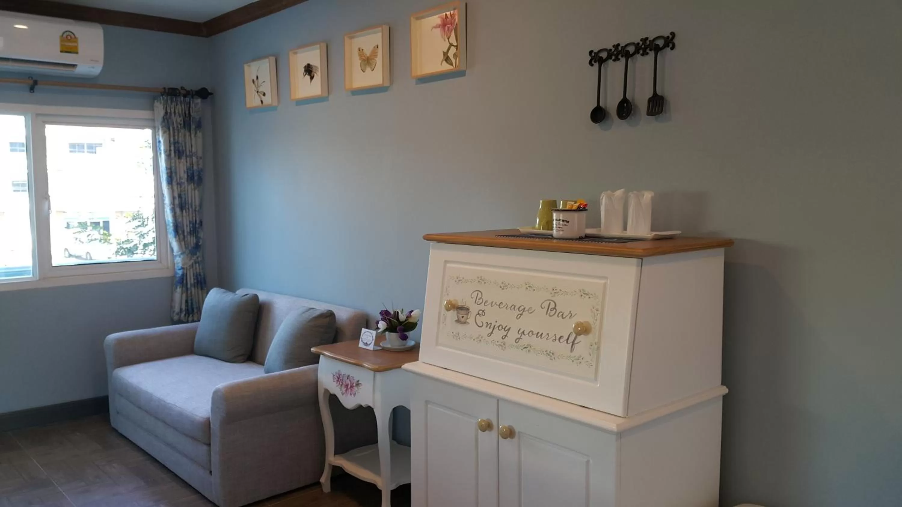 Living room in The Lilly Hotel