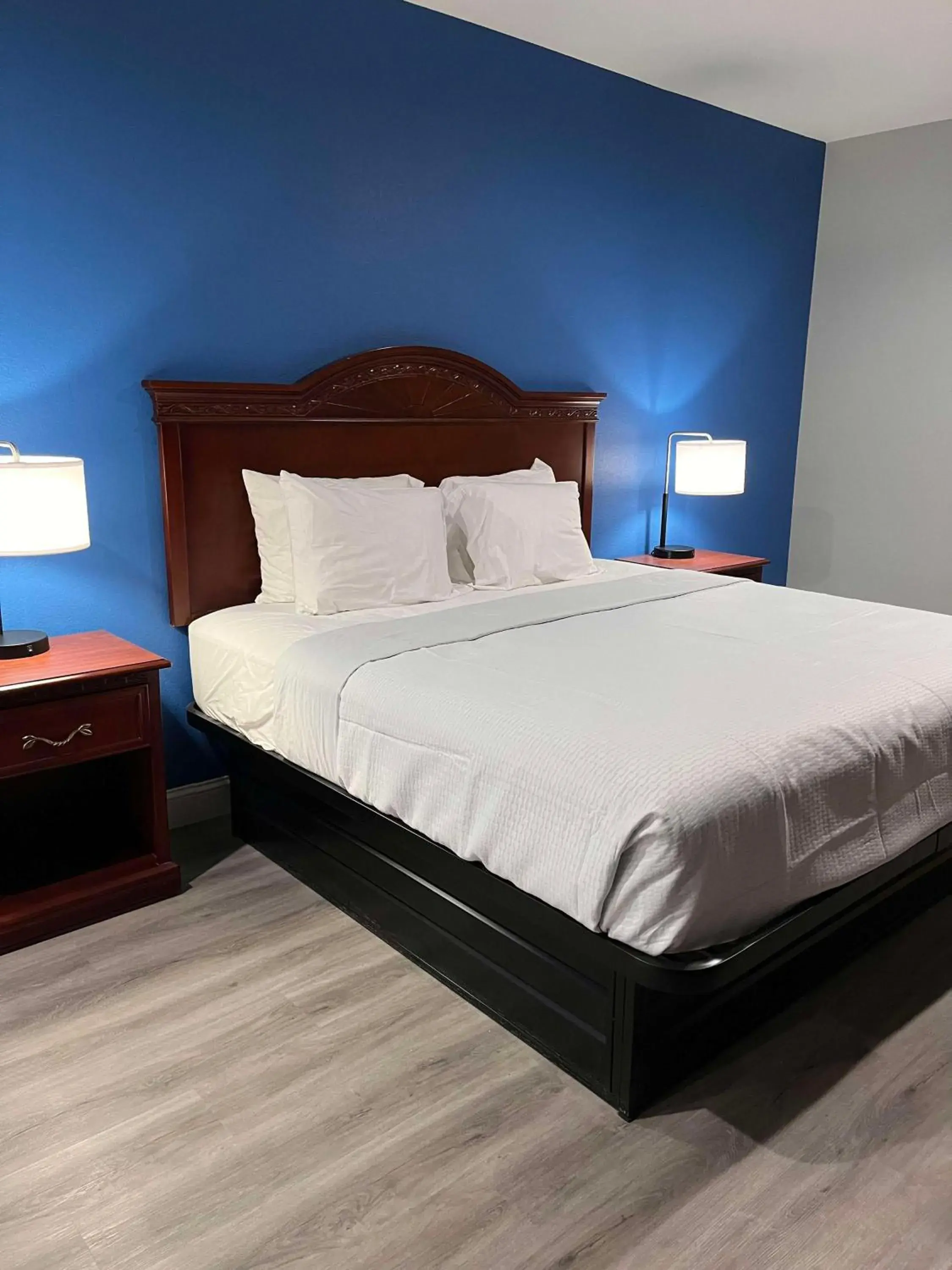 Bedroom, Bed in SureStay by Best Western McAlester