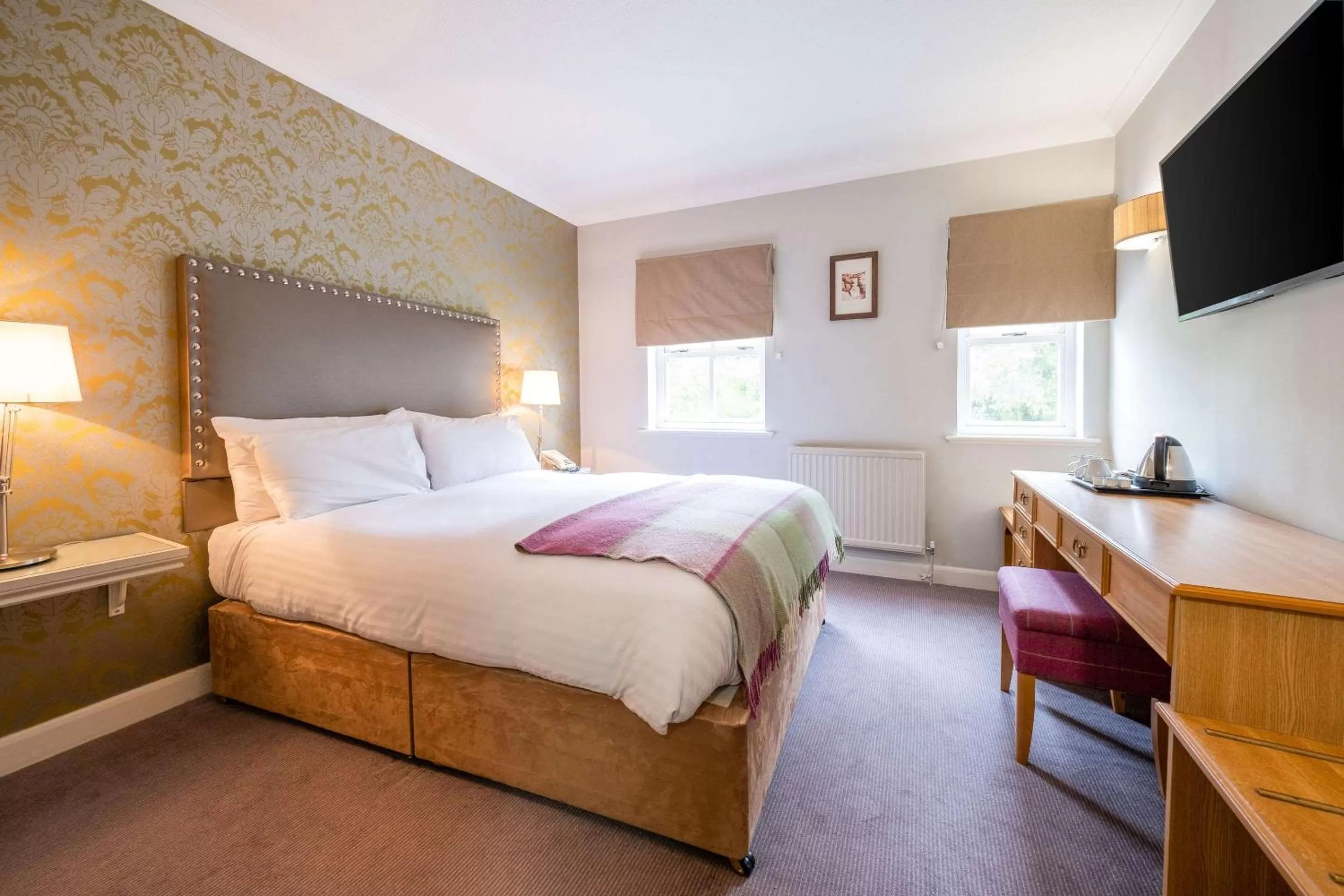 Photo of the whole room, Bed in Makeney Hall Hotel