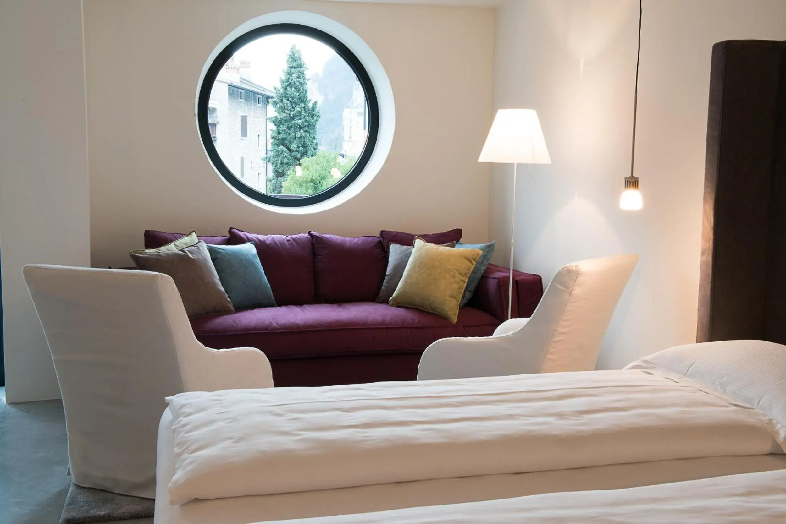 Bedroom, Seating Area in Hotel Villa Miravalle