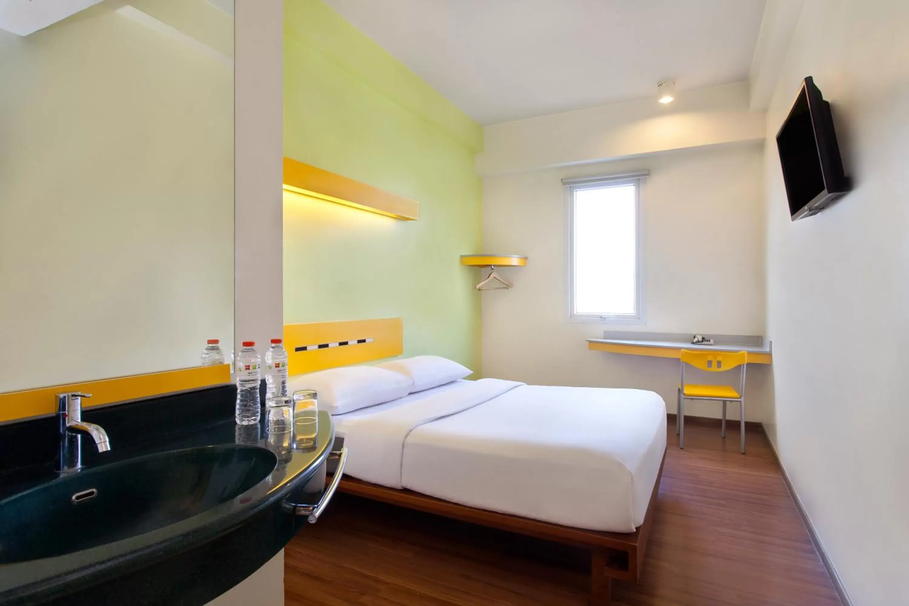 Bed, Bathroom in Ibis Budget Jakarta Menteng