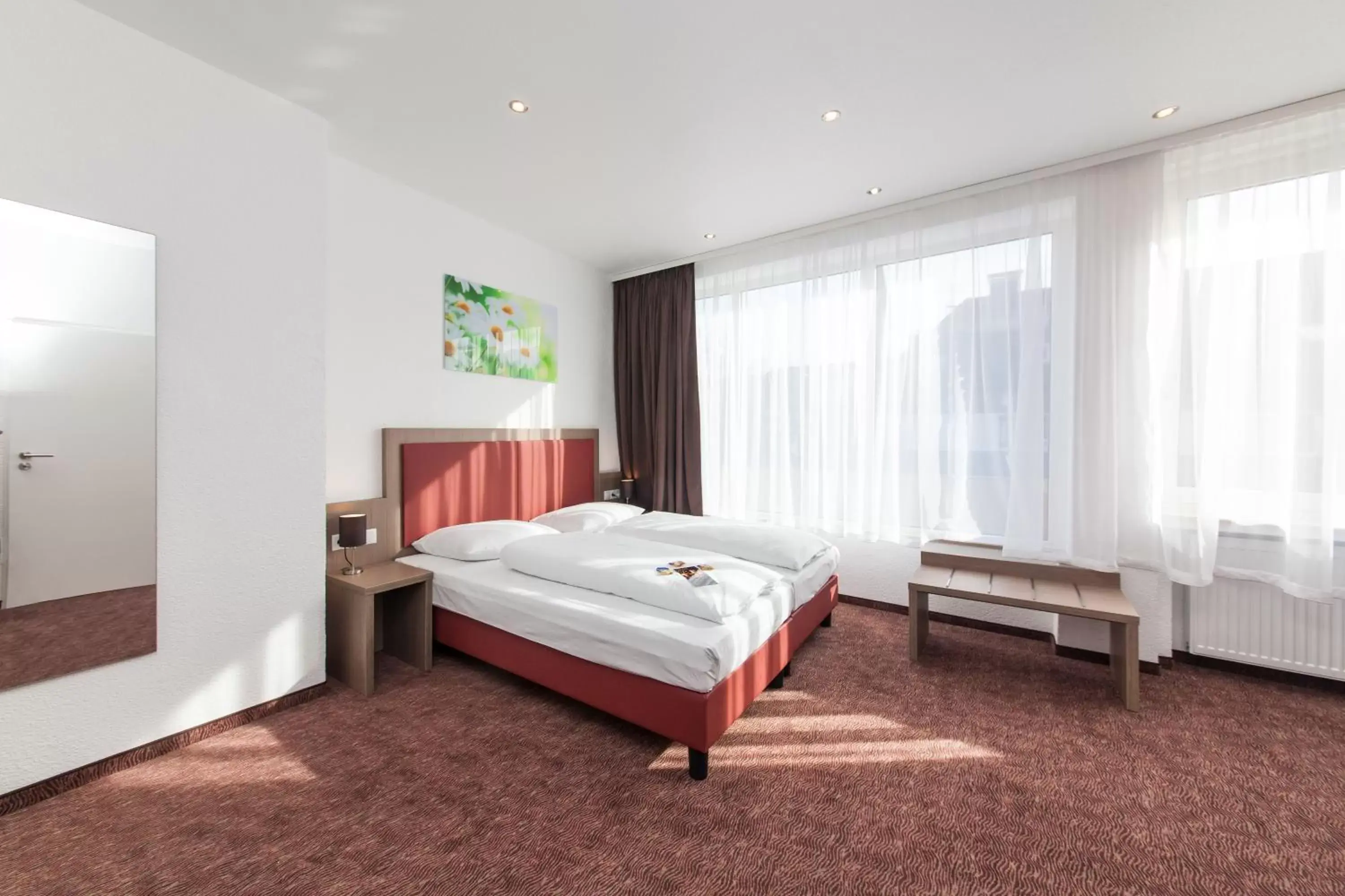 Photo of the whole room, Bed in Hotel Excelsior Dortmund Hauptbahnhof