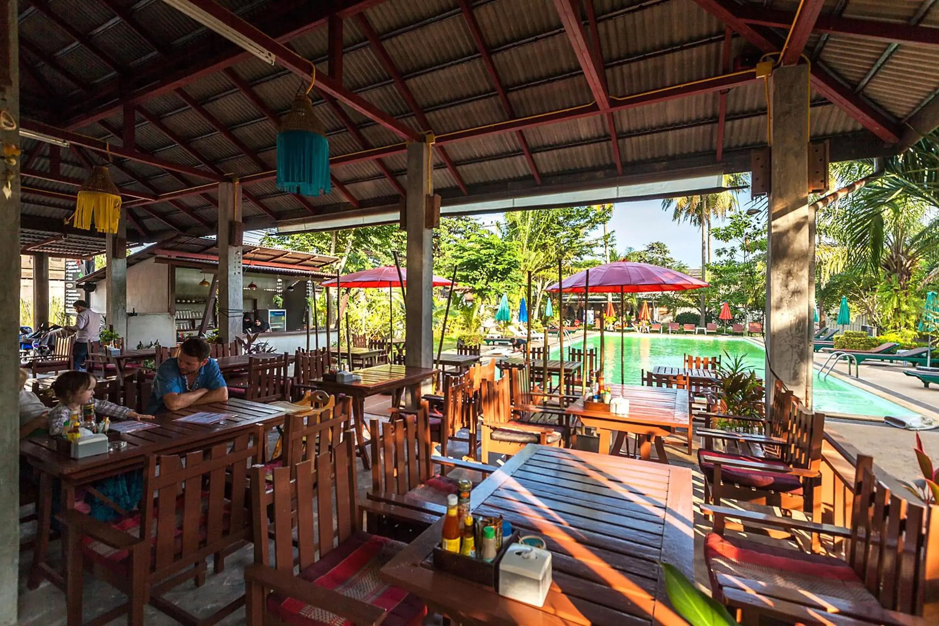 Restaurant/Places to Eat in Lanta Klong Nin Beach Resort