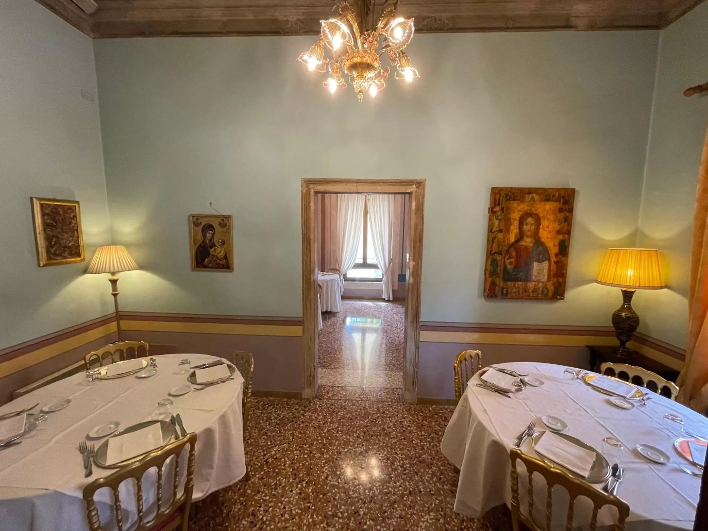 Restaurant/Places to Eat in Hotel AB Baretta