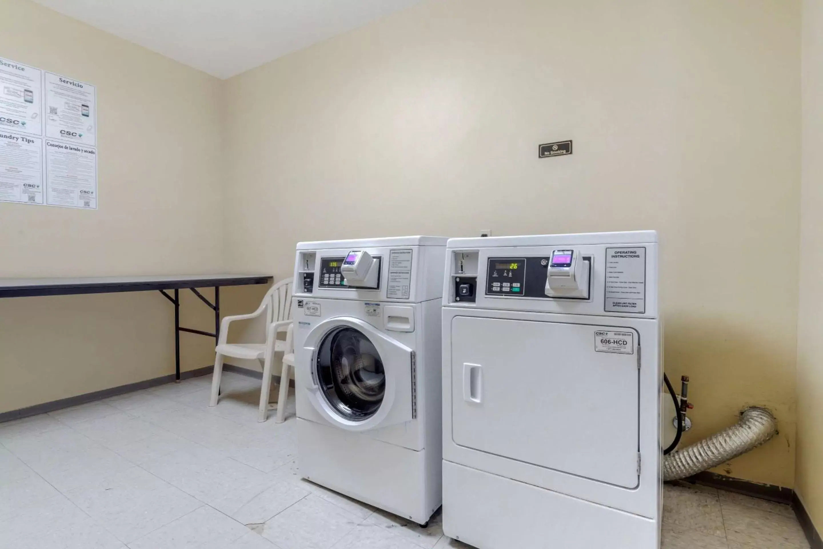 laundry in Comfort Suites La Porte