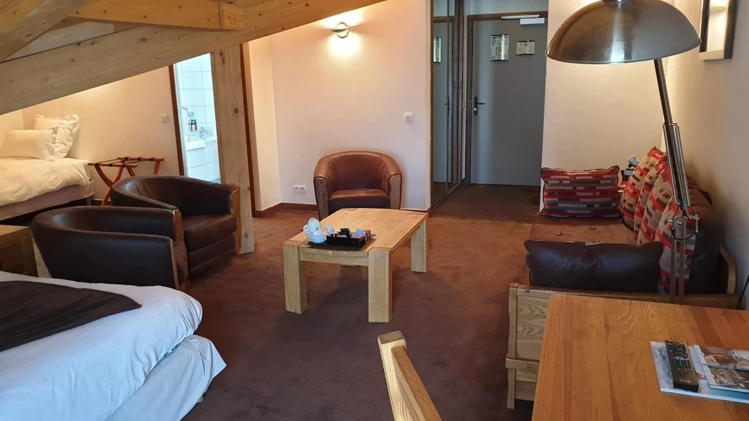 Photo of the whole room, Bed in Auberge de Savoie