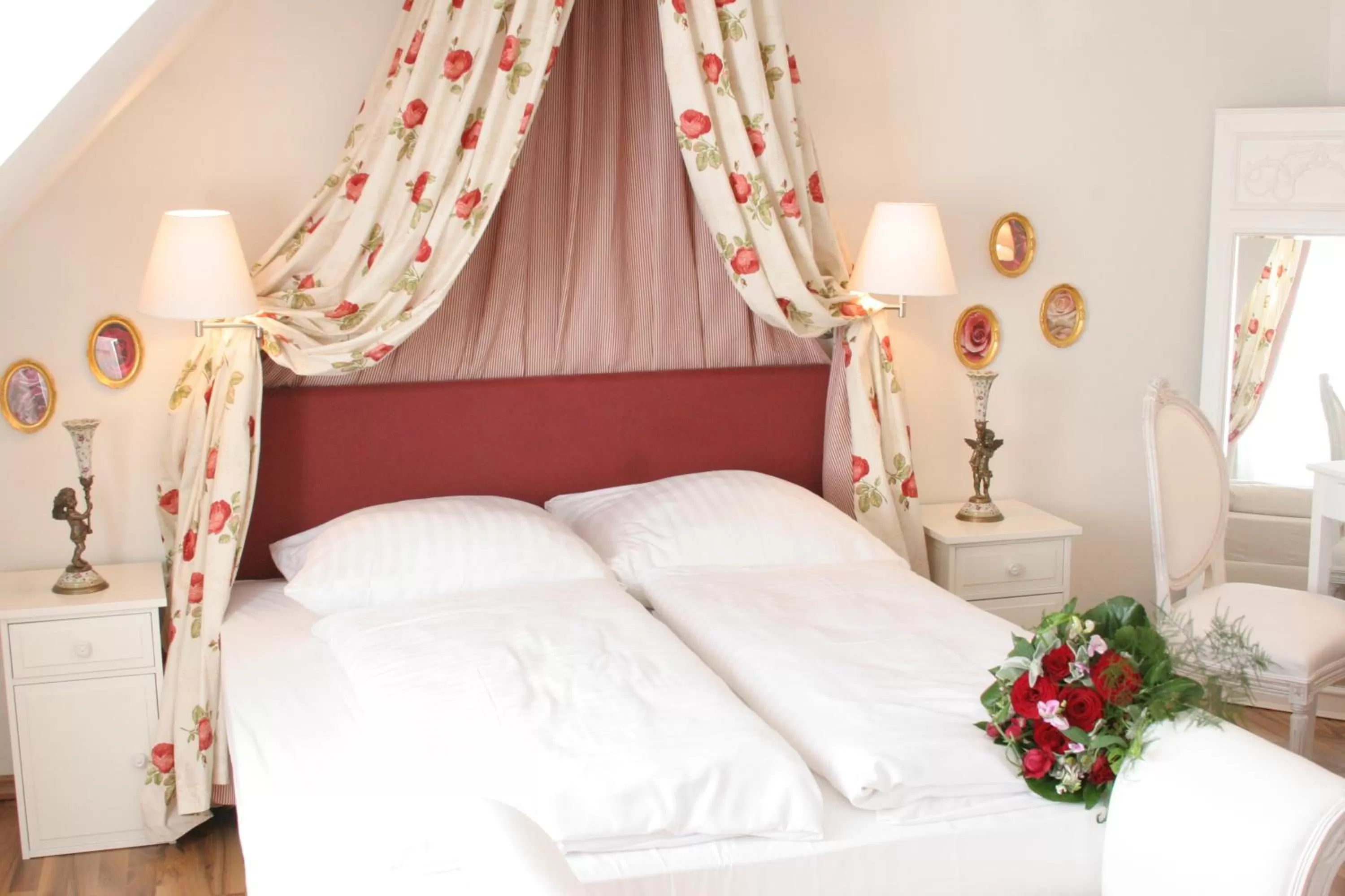 Photo of the whole room, Bed in Hotel Wilhelm Busch