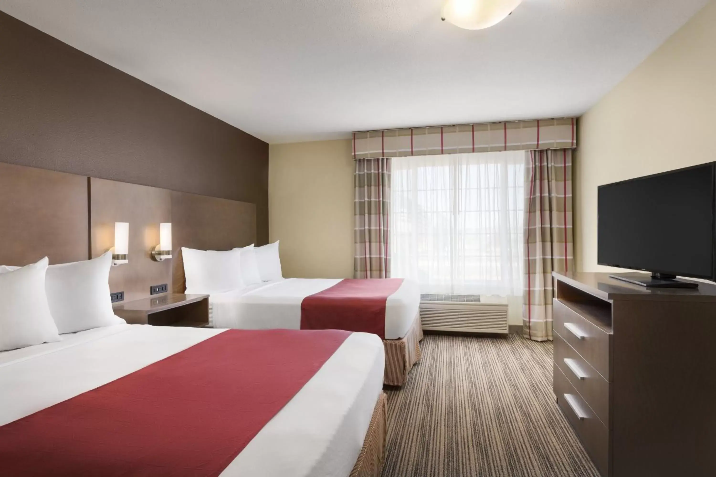 Photo of the whole room, Bed in Country Inn & Suites by Radisson, Albert Lea, MN