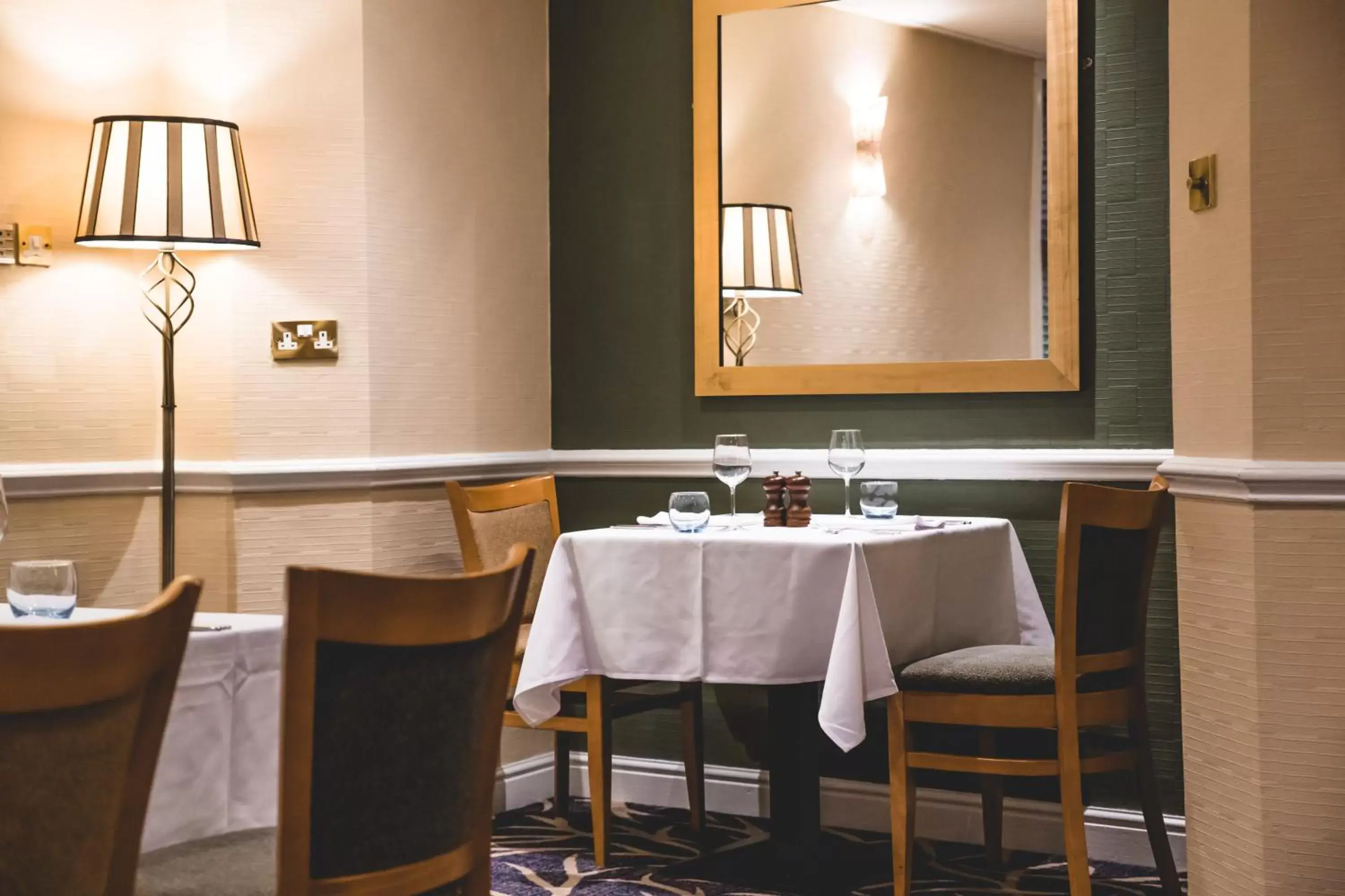 Restaurant/Places to Eat in Wycliffe Hotel