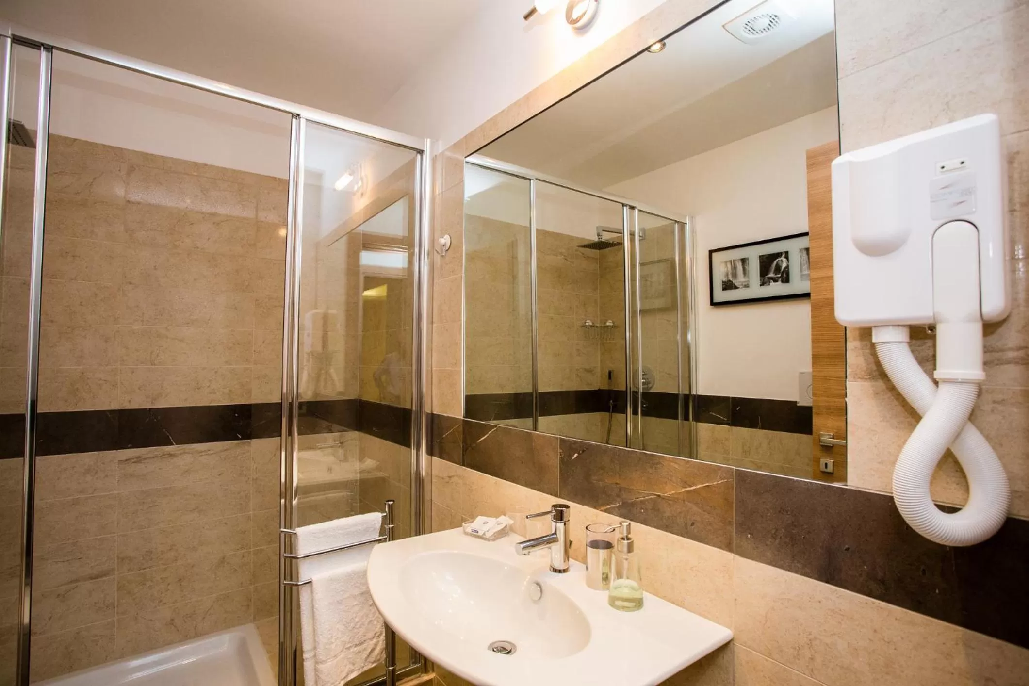 Shower in Trastevere's Friends