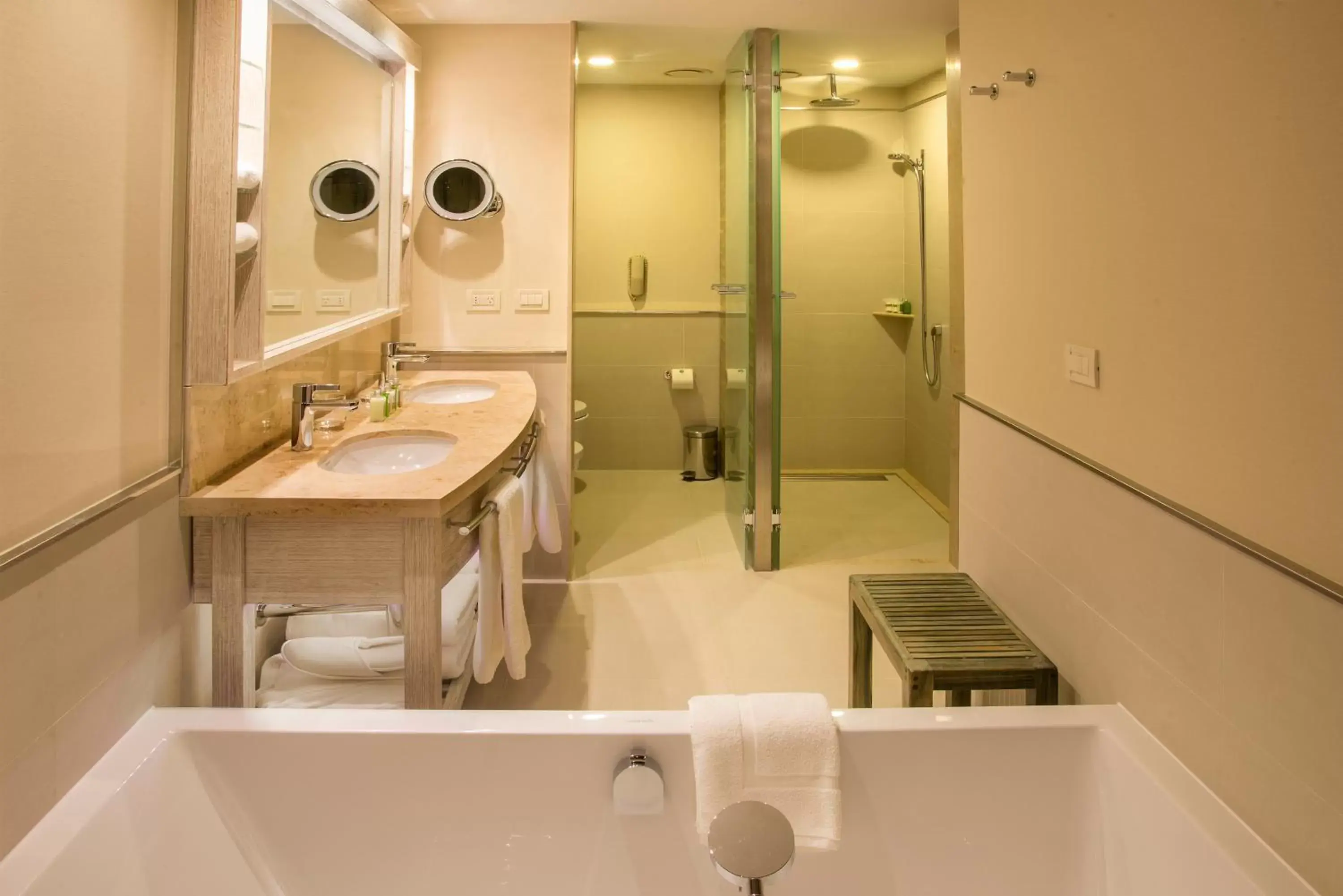 Bathroom in Arakur Ushuaia Resort & Spa